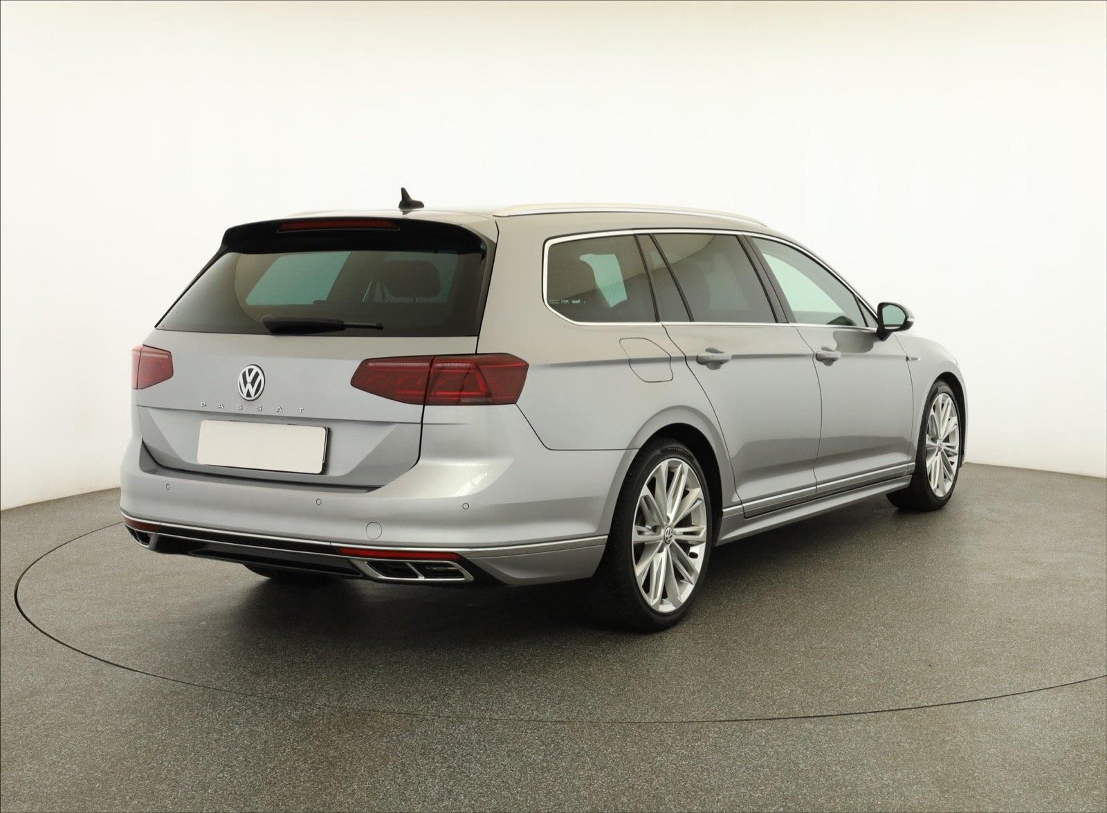 Volkswagen Passat, 2.0 TDI, Elegance, Automat - fotka 5