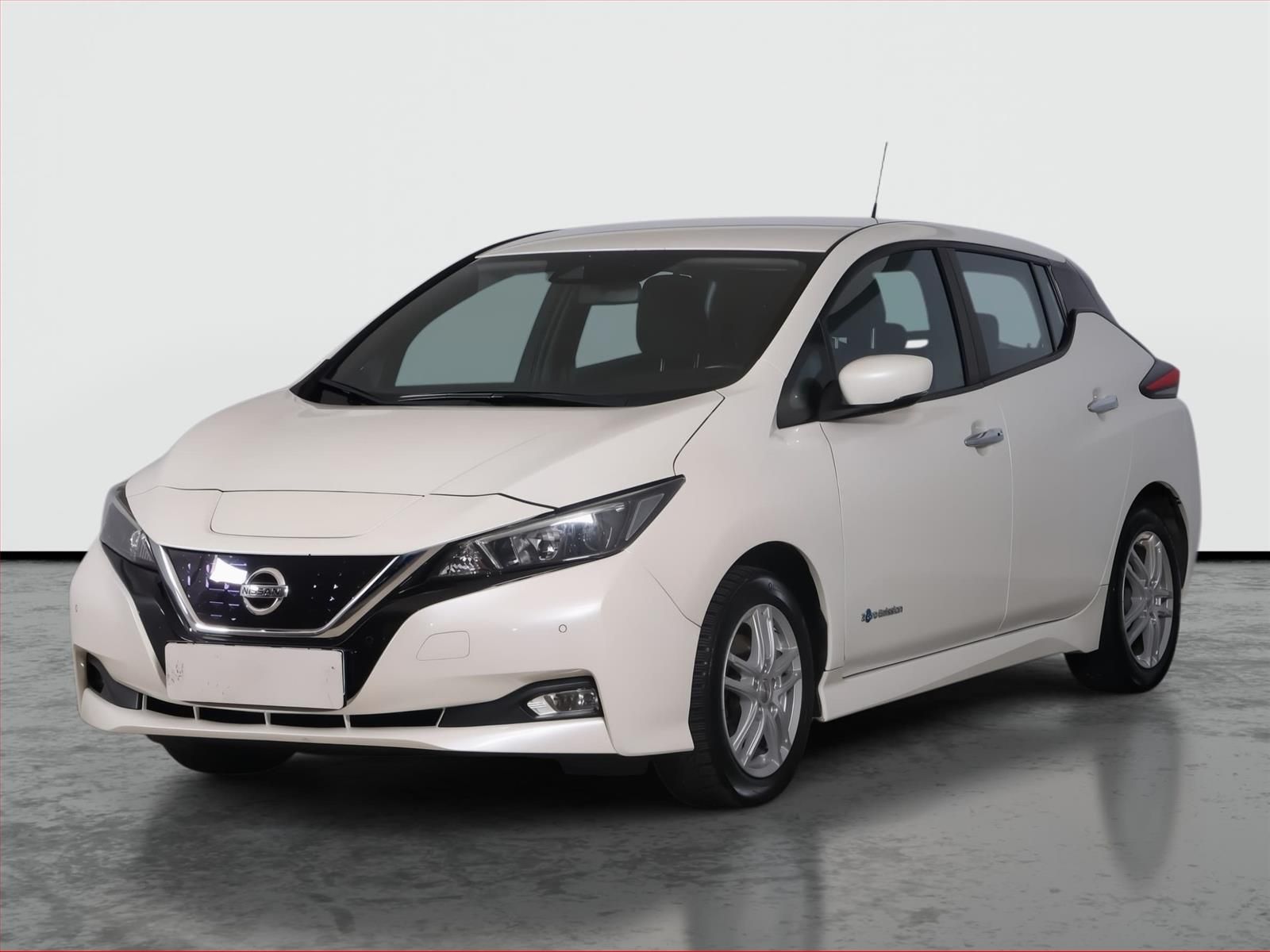 Nissan LEAF, 40 kWh, SoH 87%, Automat - fotka 2