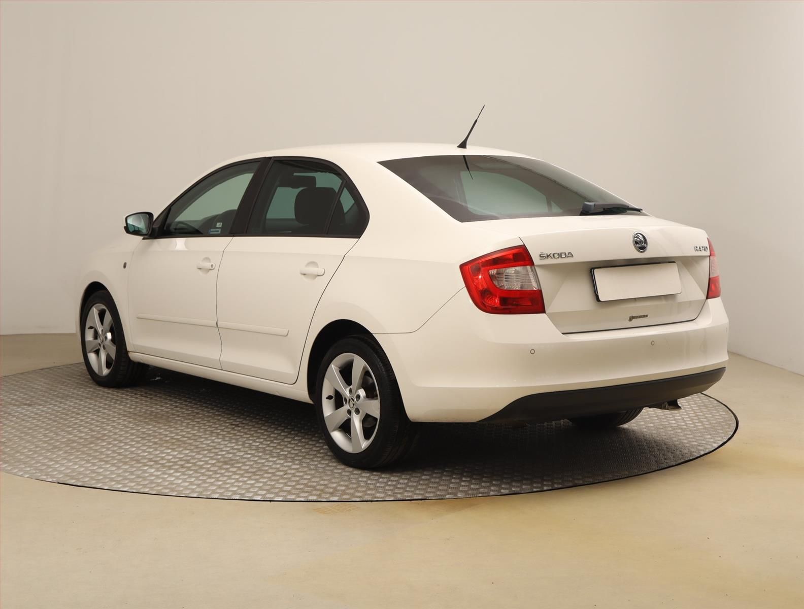 Škoda Rapid, 1.6 TDI, Ambition Plus, Xenony - fotka 4