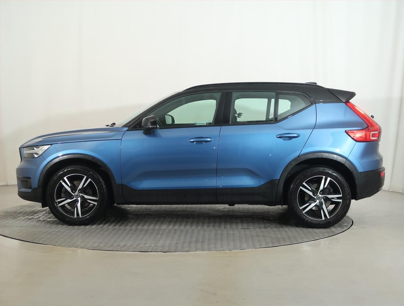 Volvo XC40, B4 AWD, 4X4, Automat - fotka 3