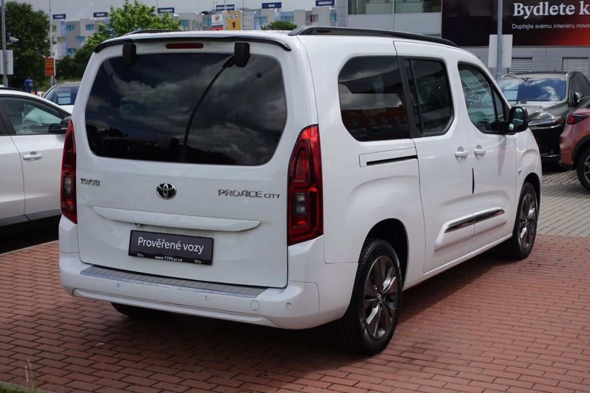 Toyota Proace City Verso, 1.5 D4-D 130 6 MT Long 5D - fotka 4