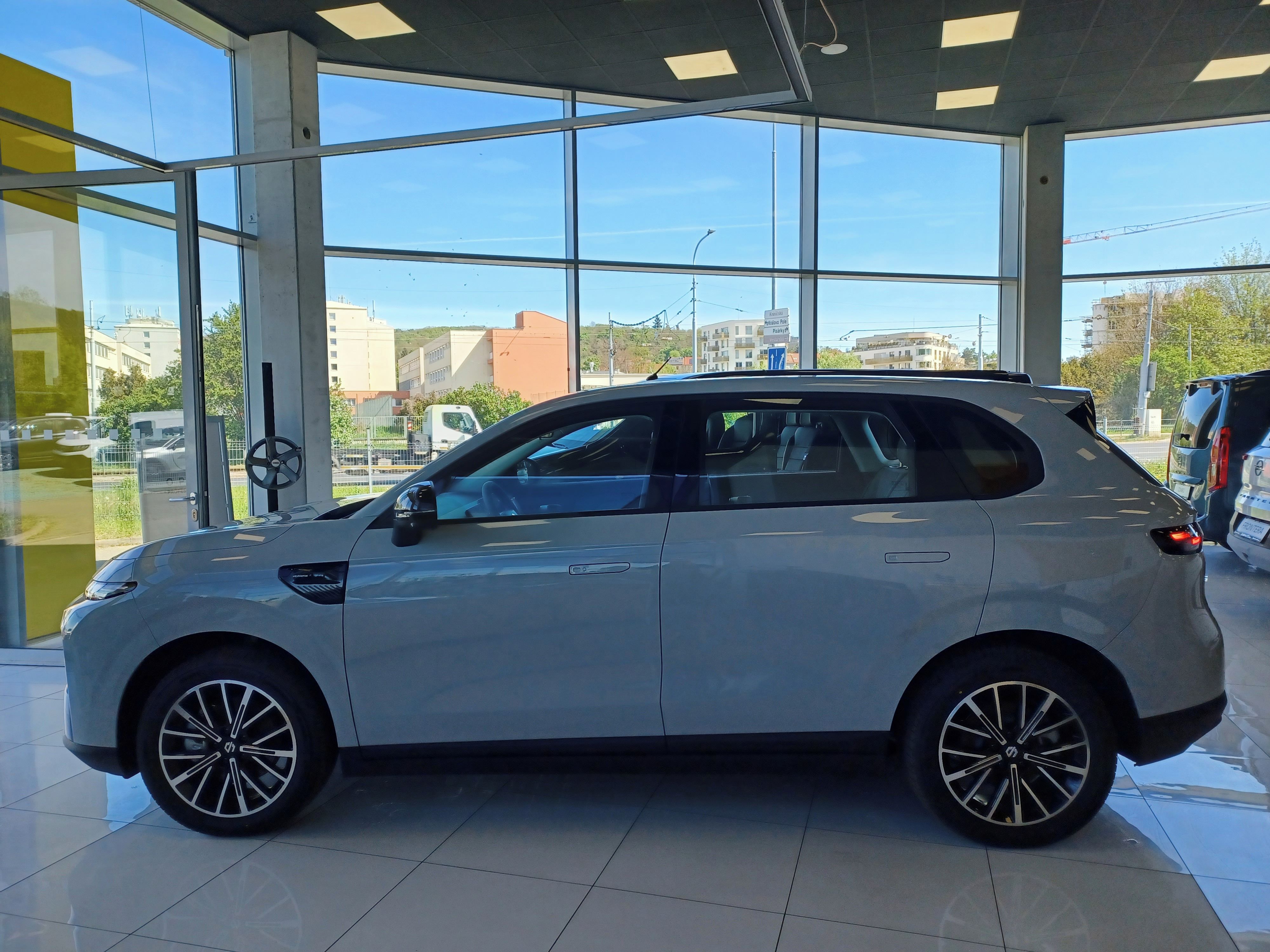Leapmotor B10, Design-Hybridní Elektro vůz - fotka 4