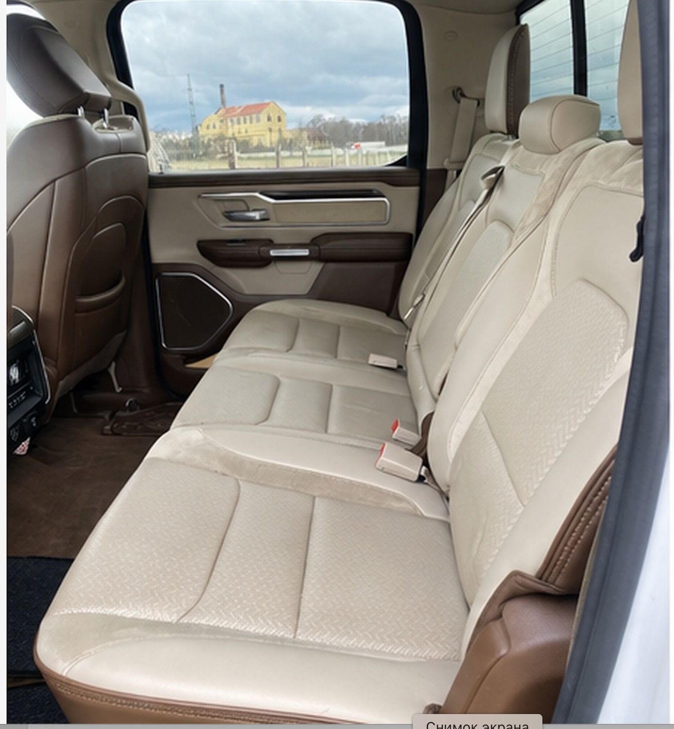 RAM 1500, Laramie 5.7HEMI 4x4 TOP vybava - fotka 6