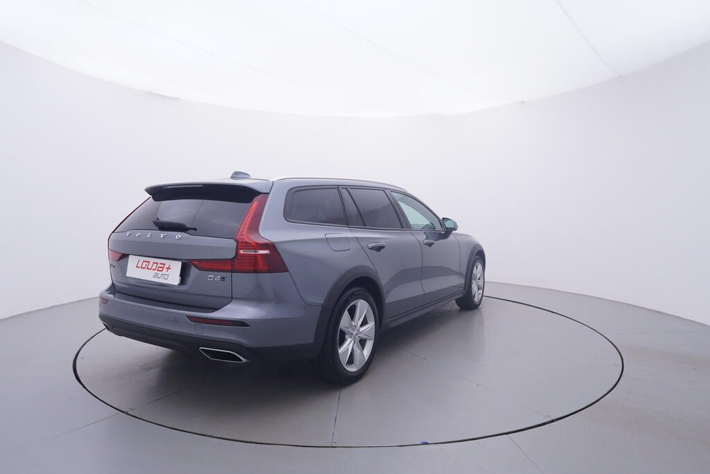 Volvo V60, crossover 2.0 D4 140 kW - fotka 5