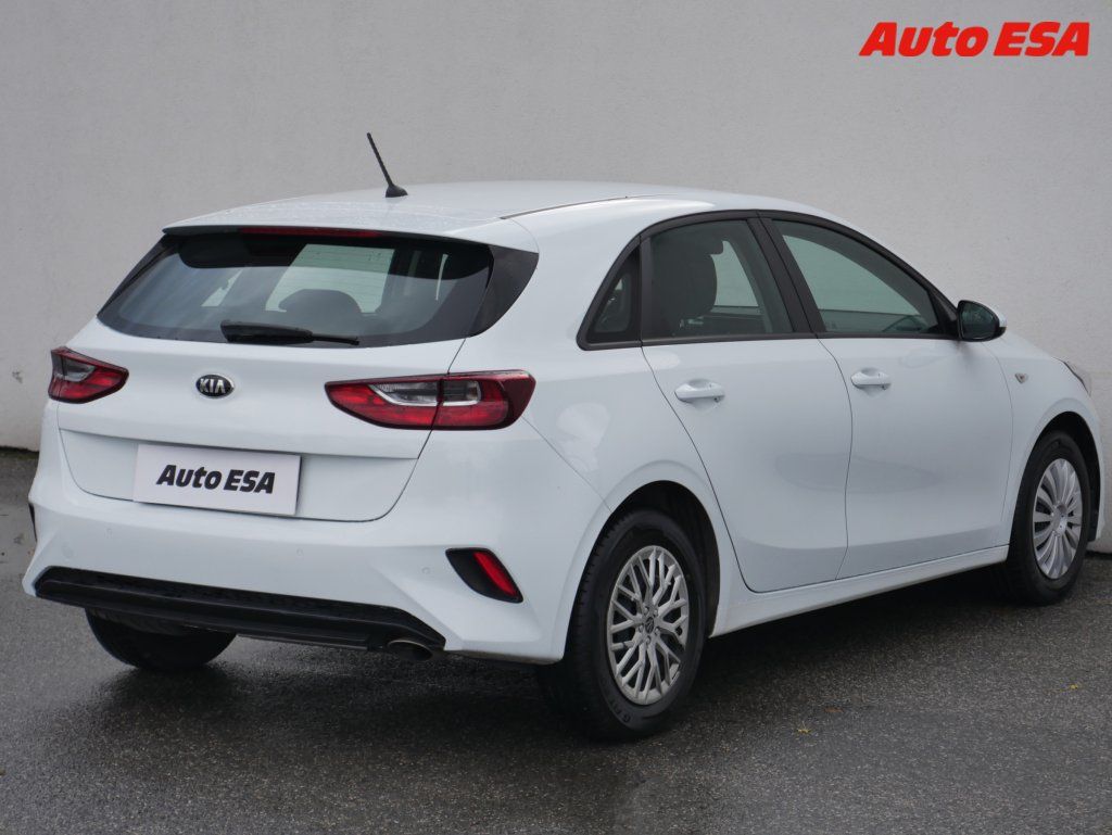 Kia Cee´d, 1.6 CRDi,AC,tempo - fotka 4