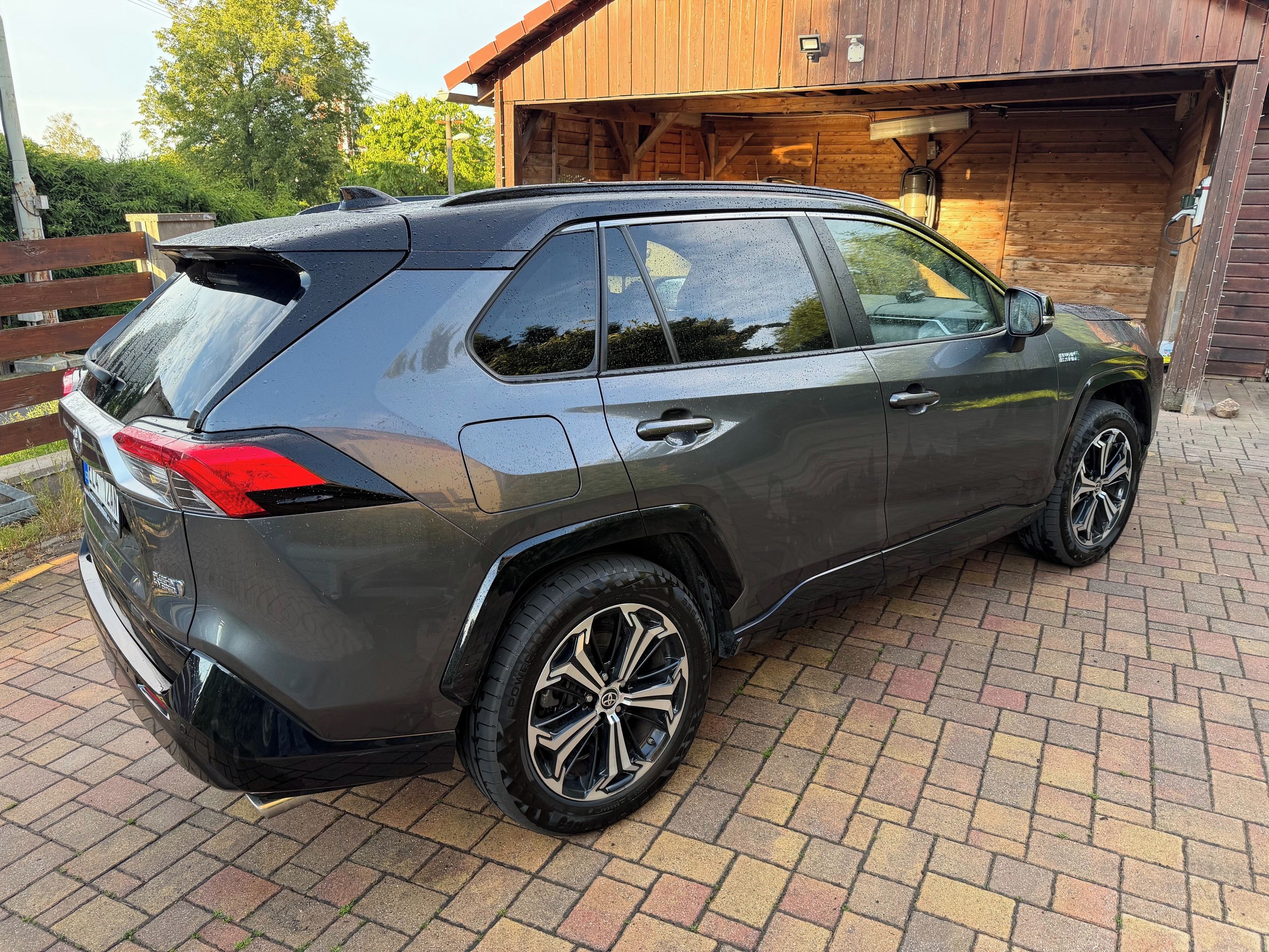 Toyota Rav4, Plug in 4 x 4 - fotka 2