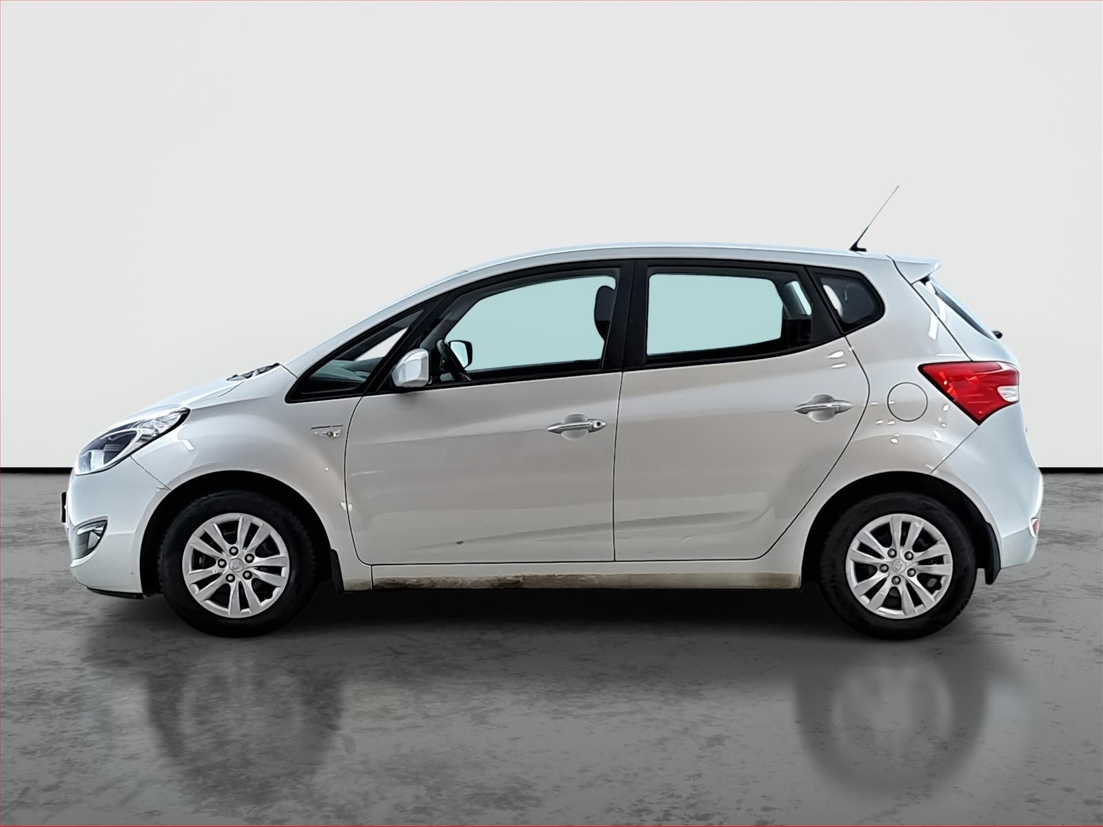 Hyundai ix20, 1.4 CVVT, ČR,1.maj - fotka 3