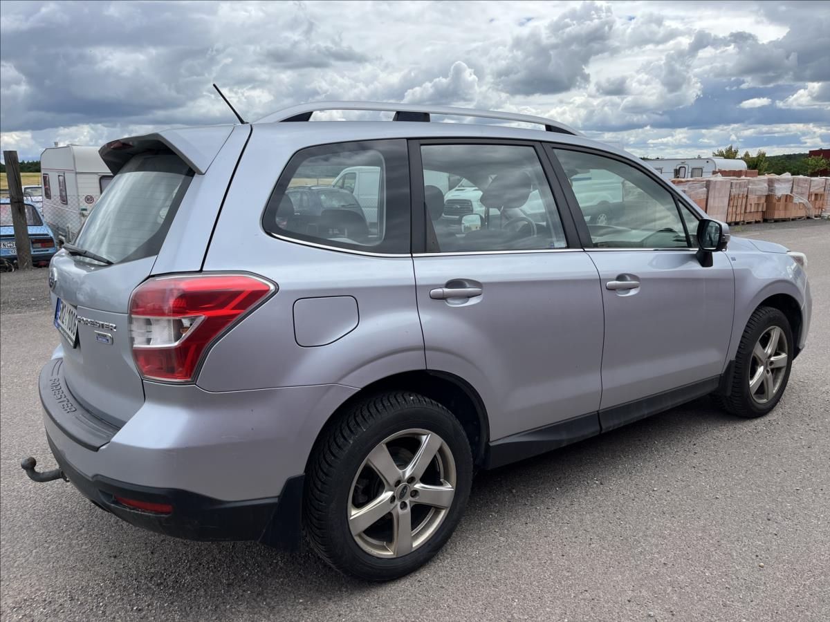 Subaru Forester, 2,0 D-L 108KW 4x4 TZ ČR SERVIS - fotka 5
