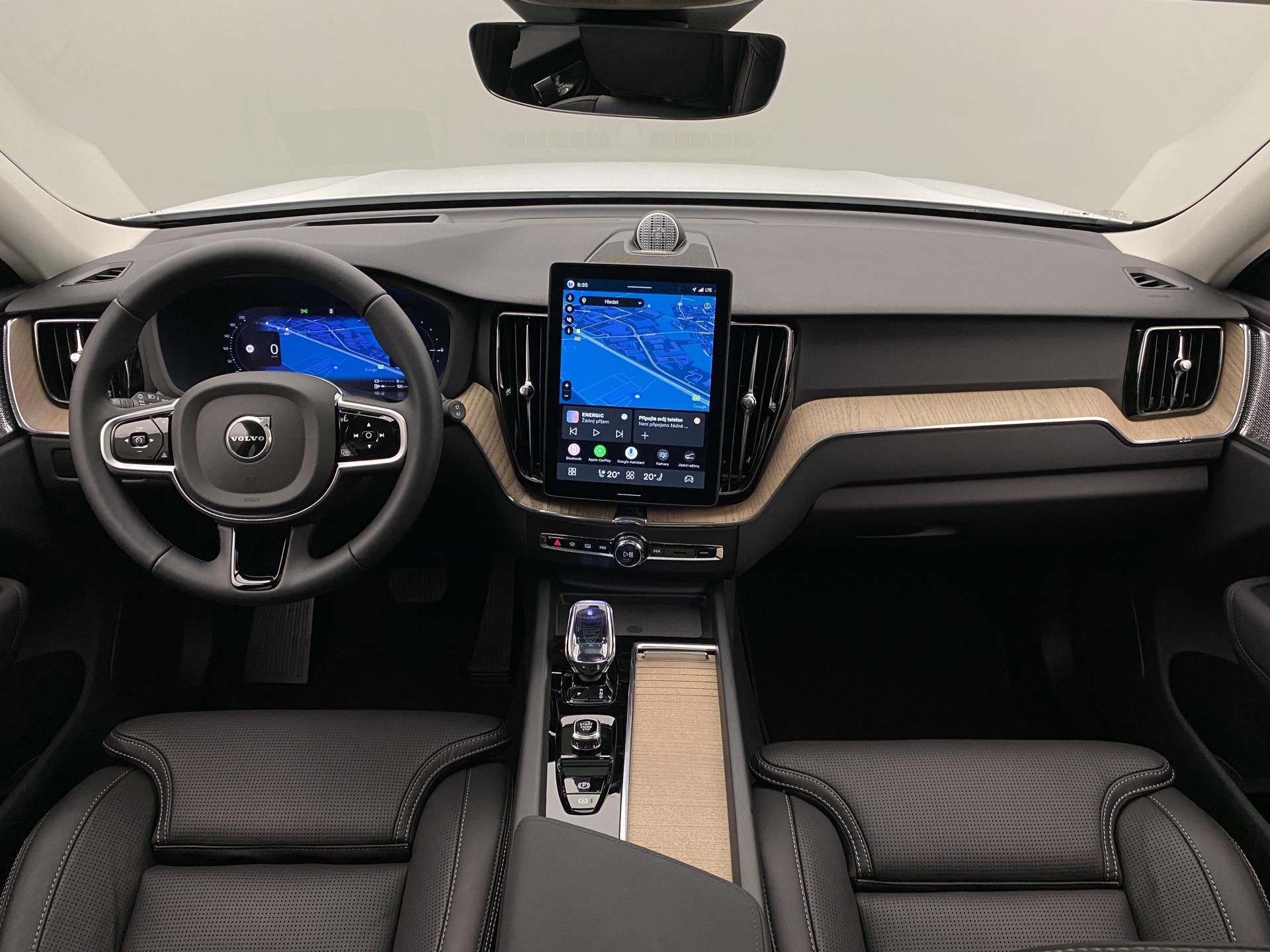 Volvo XC60, T6 AWD RECHARGE DARK PLUS CZ - fotka 2