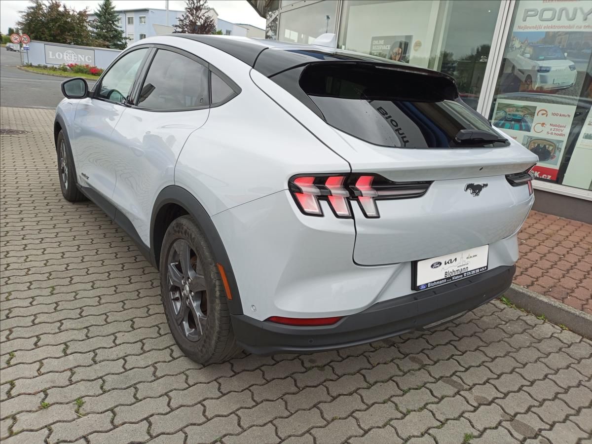 Ford Mustang Mach-E, 99 kwh baterie - fotka 6