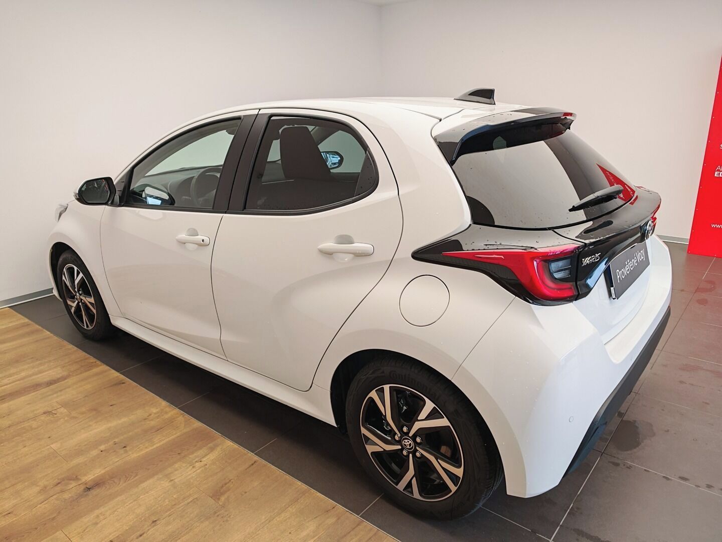 Toyota Yaris, 1.5 Hybrid e-CVT Style - fotka 4