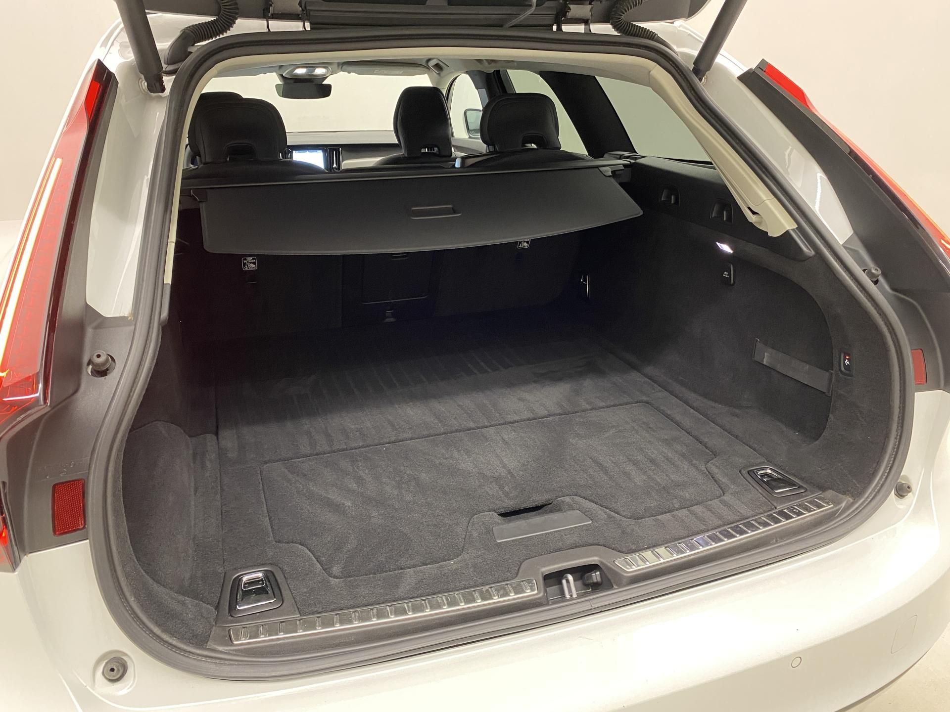 Volvo V90, T6 AWD RECHARGE DARK PLUS - fotka 6