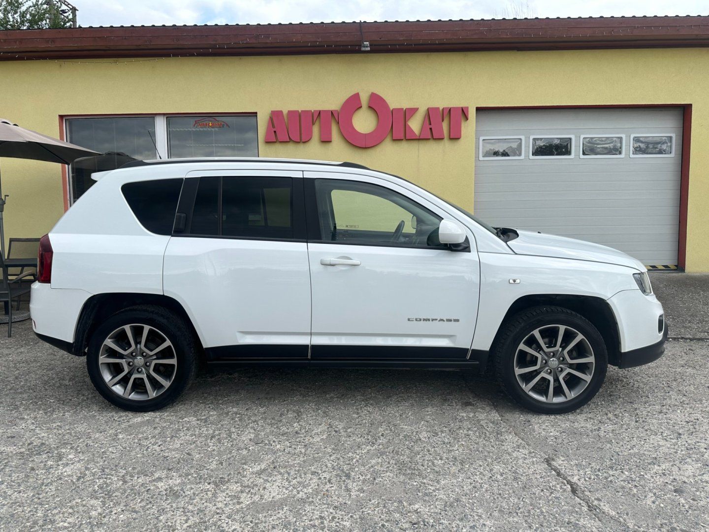 Jeep Compass, 2.2CRDi NAVI/VÝHŘEV/1 MAJ - fotka 2