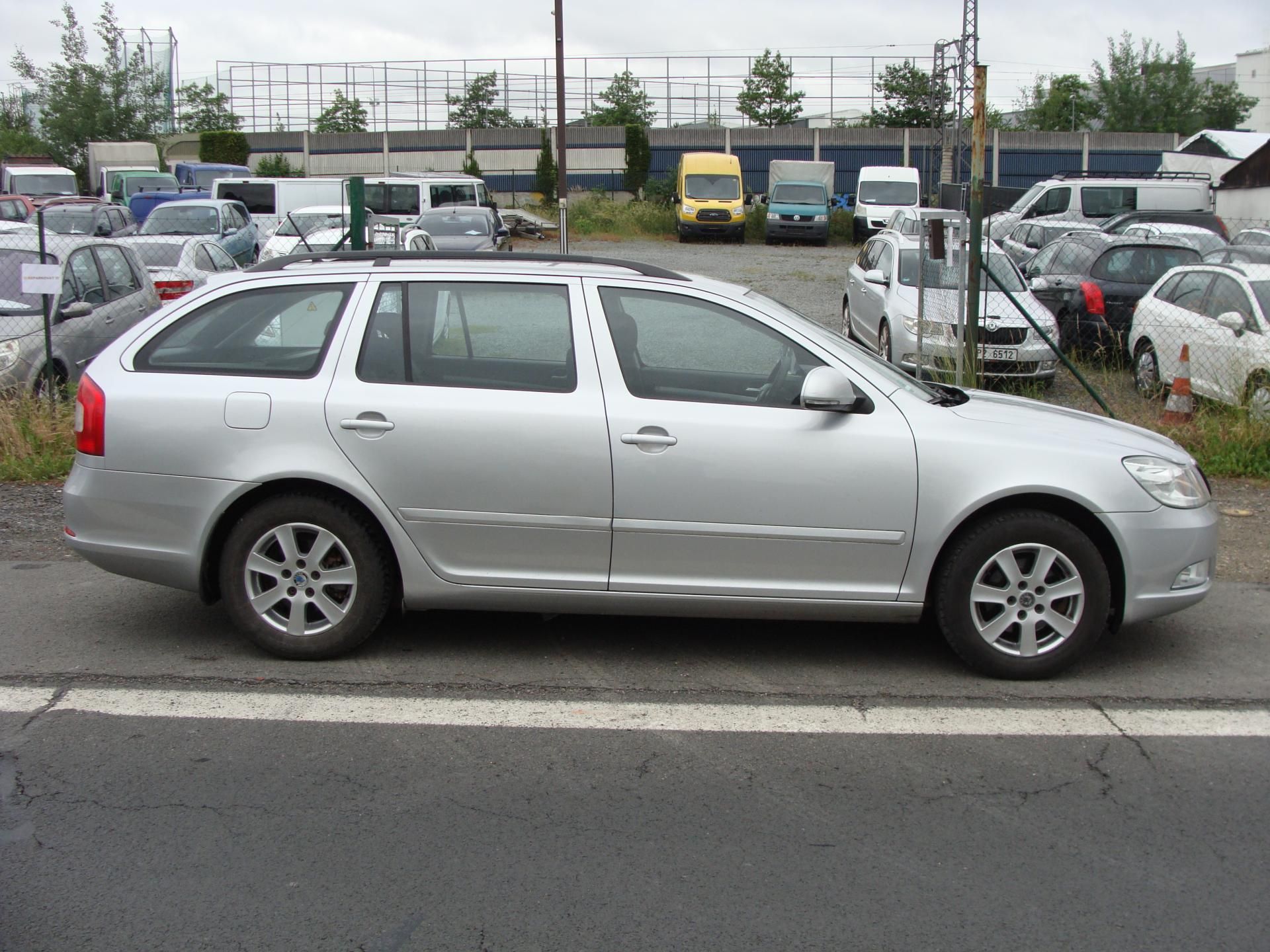 Škoda Octavia, 1.4 FSi, 90 kW, klimatizace - fotka 6