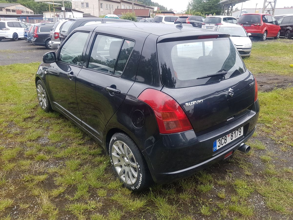 Suzuki Swift, 1.3i 67KW KLIMA - fotka 4