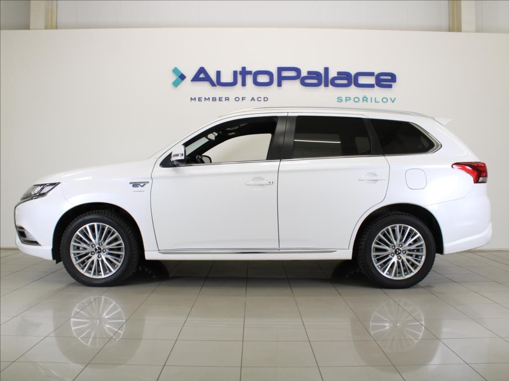 Mitsubishi Outlander, 2,4 PHEV 165kW Instyle 1.maj.Č - fotka 5