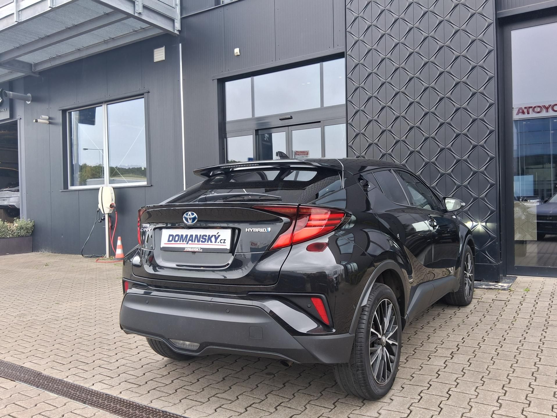 Toyota C-HR, EXECUTIVE 1.8 Hyb. 90 kW - fotka 3