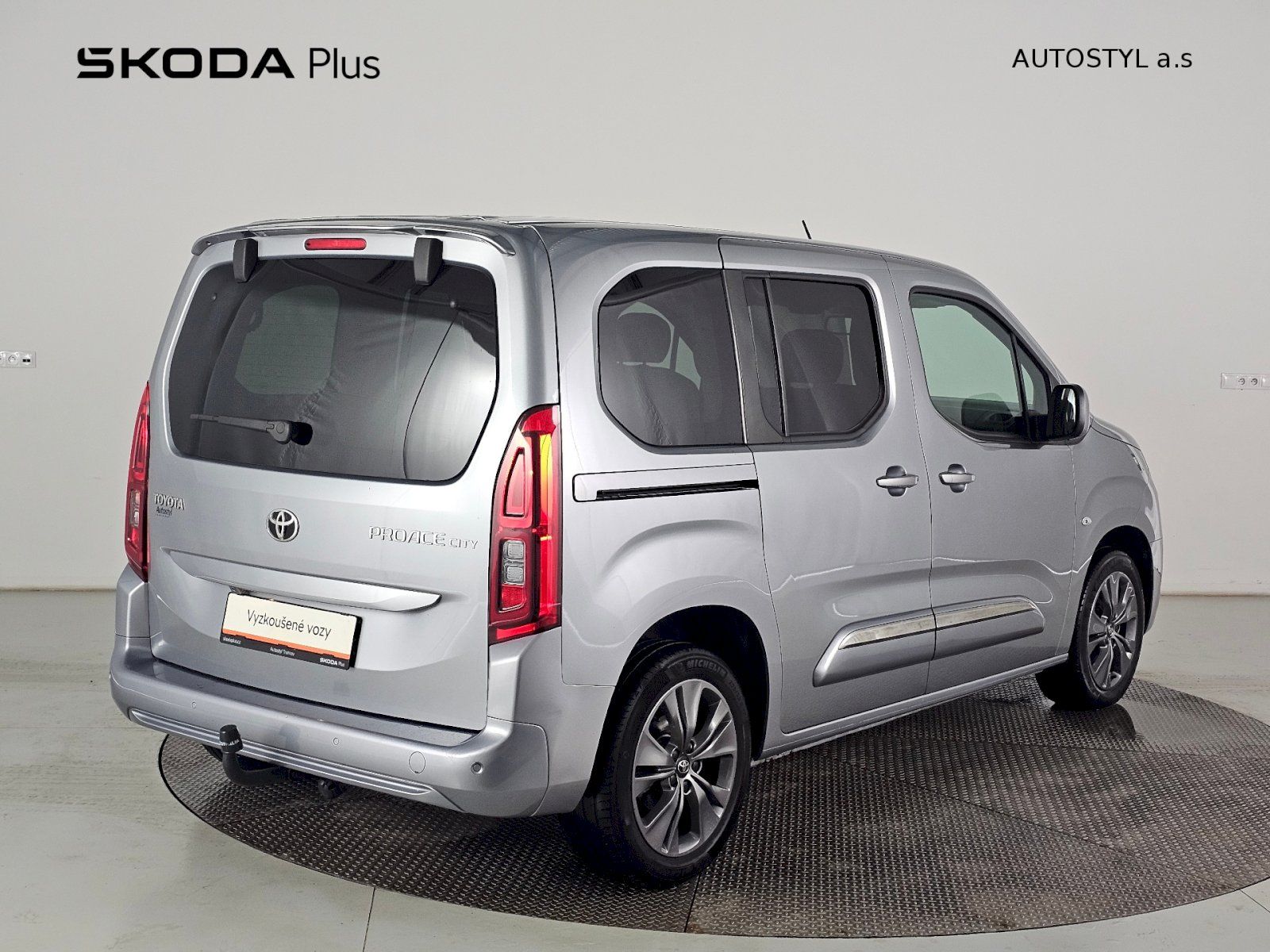 Toyota Proace City Verso, 1.2T 96kW 8AT FAMILY TAŽNÉ - fotka 2