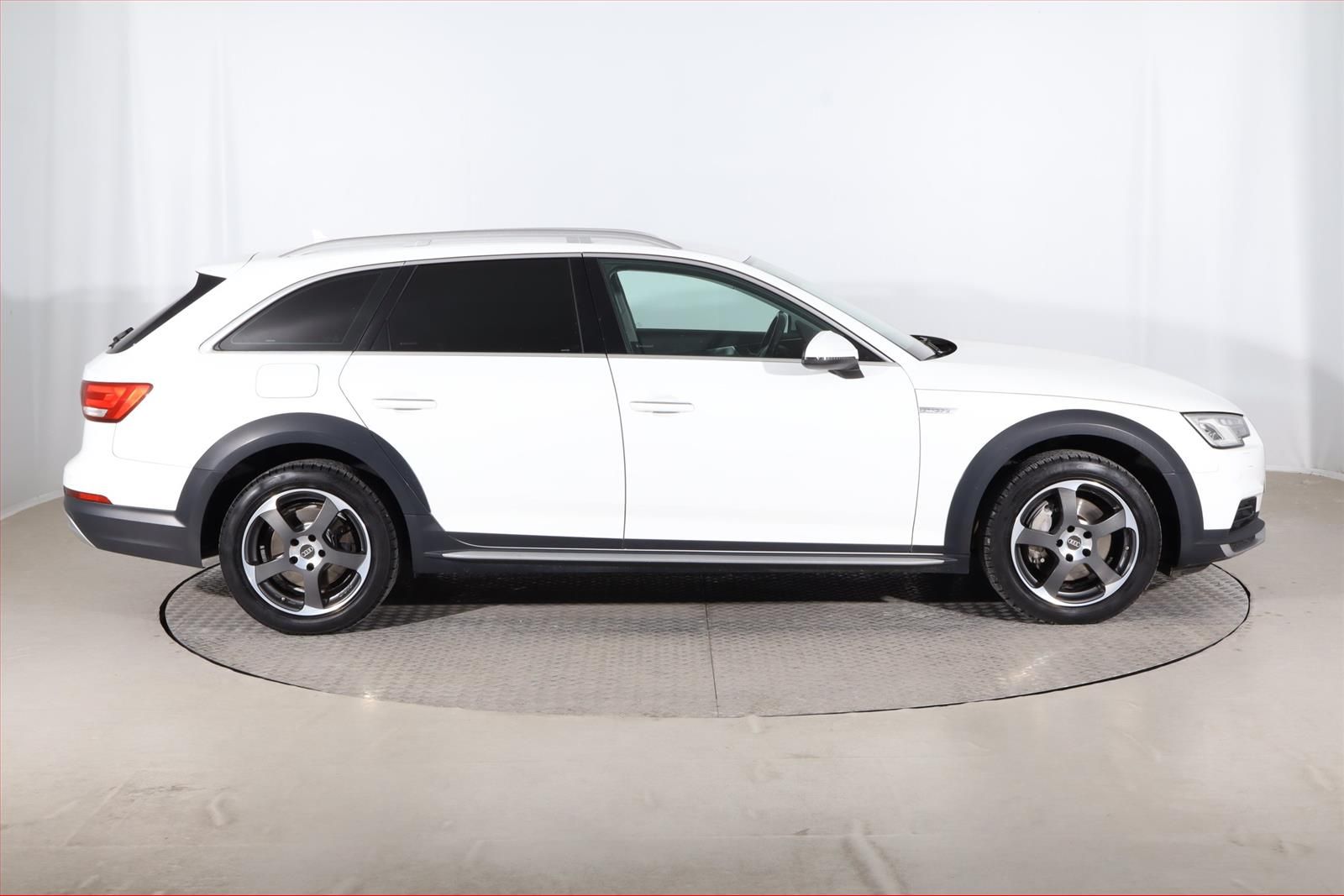 Audi A4 allroad, 2.0 TDI, 4X4, Automat - fotka 6