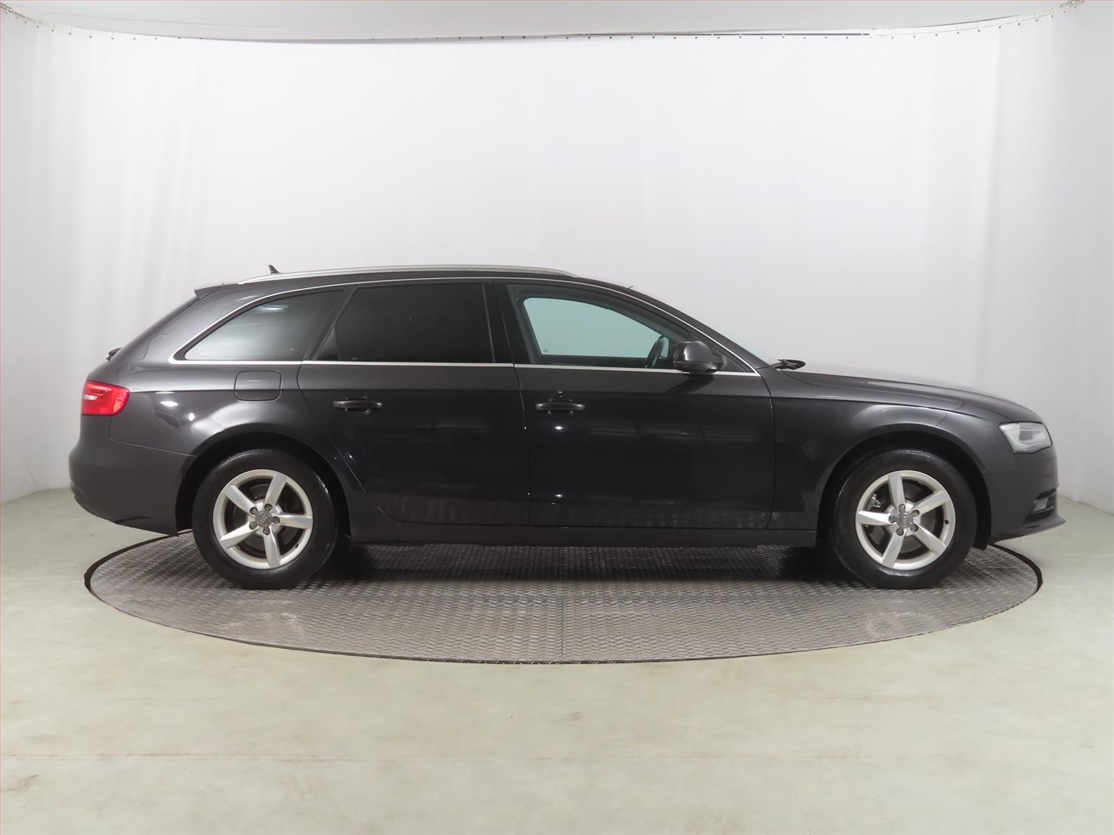 Audi A4, 2.0 TDI, Attraction, Automat - fotka 6
