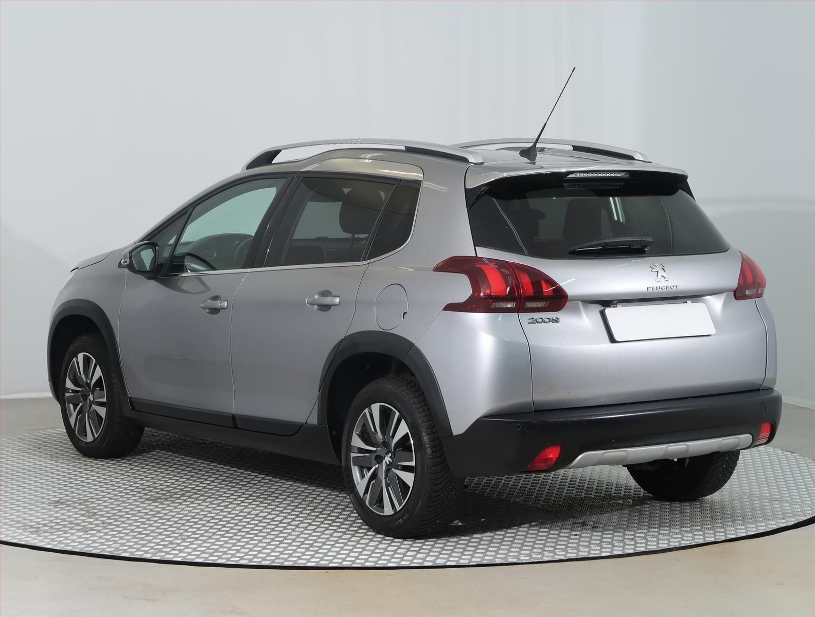 Peugeot 2008, 1.2 PureTech - fotka 4