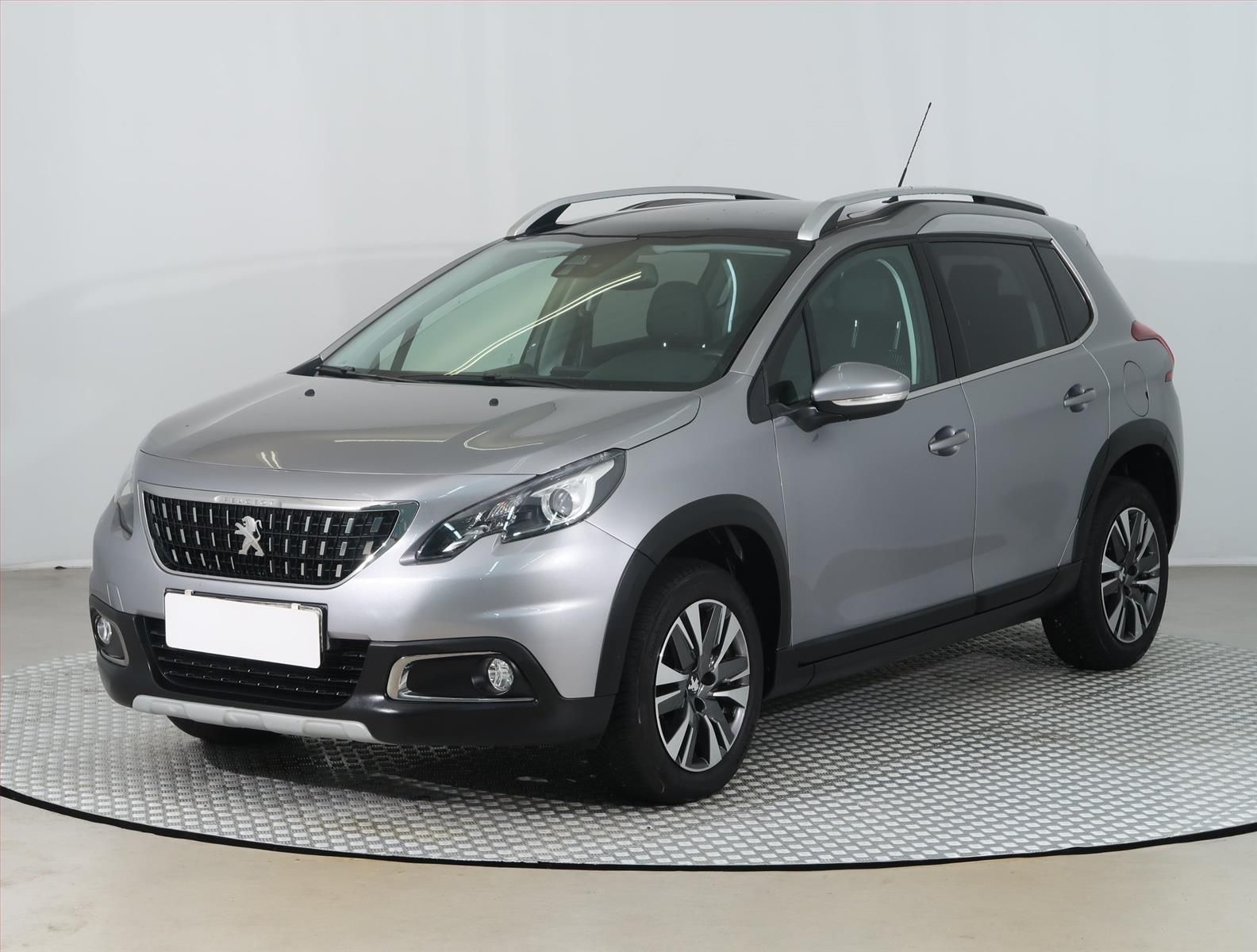 Peugeot 2008, 1.2 PureTech - fotka 2