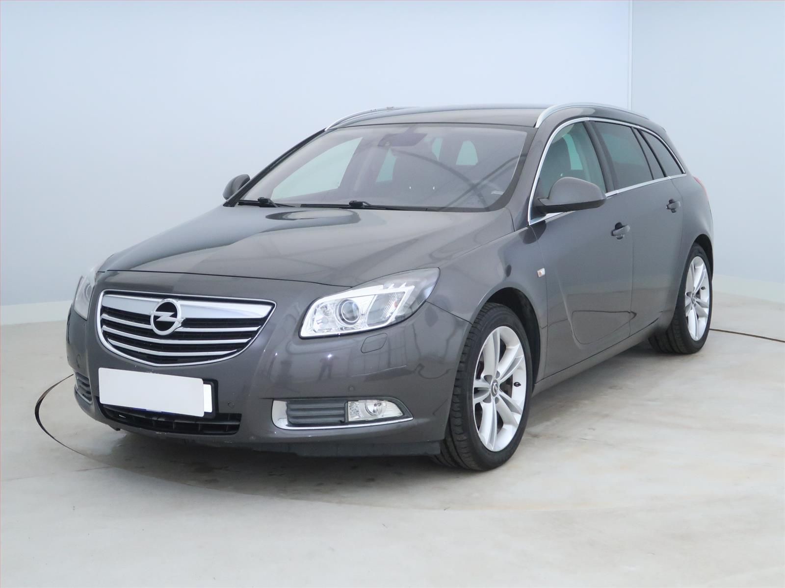 Opel Insignia, 2.0 CDTI, 4X4, po STK, Tažné - fotka 2