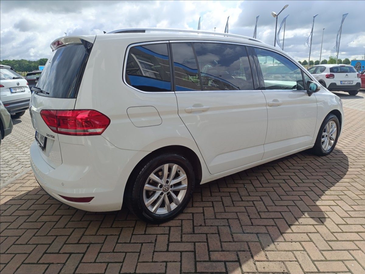Volkswagen Touran, 2,0 TDi DSG Highline - fotka 5