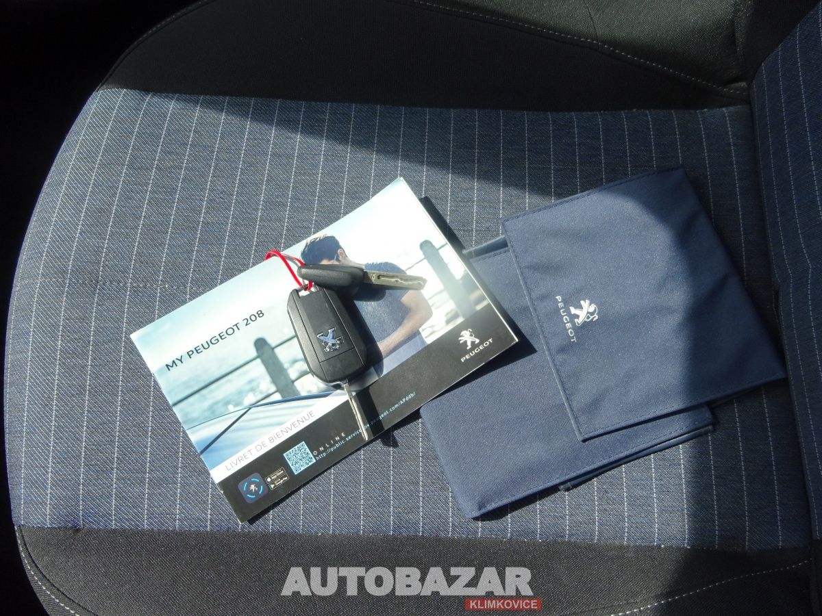 Peugeot 208, 1,2 i, 1 MAJITEL - fotka 2
