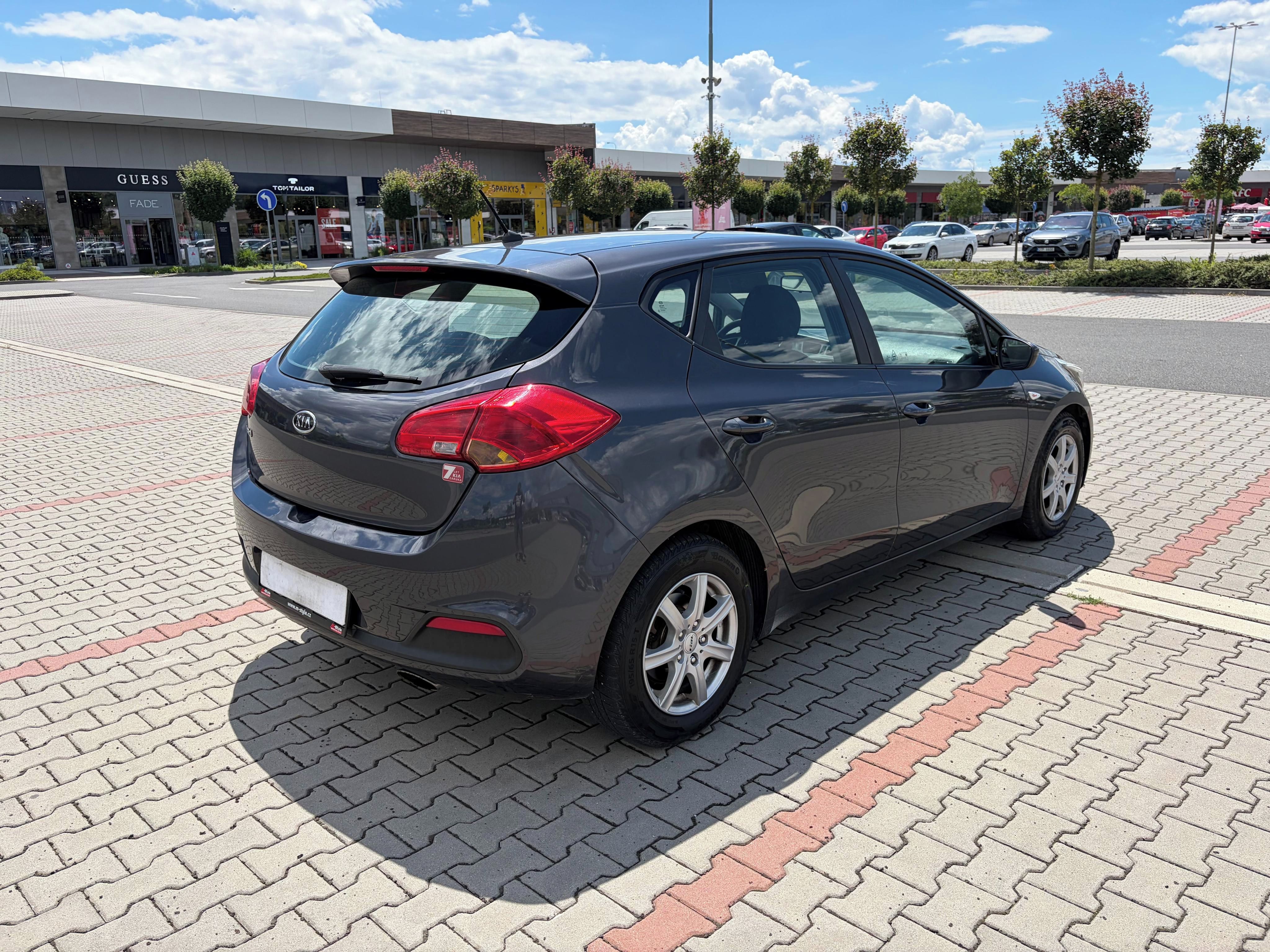Kia Cee´d, 1.4 CVVT ČR 135t klima - fotka 3