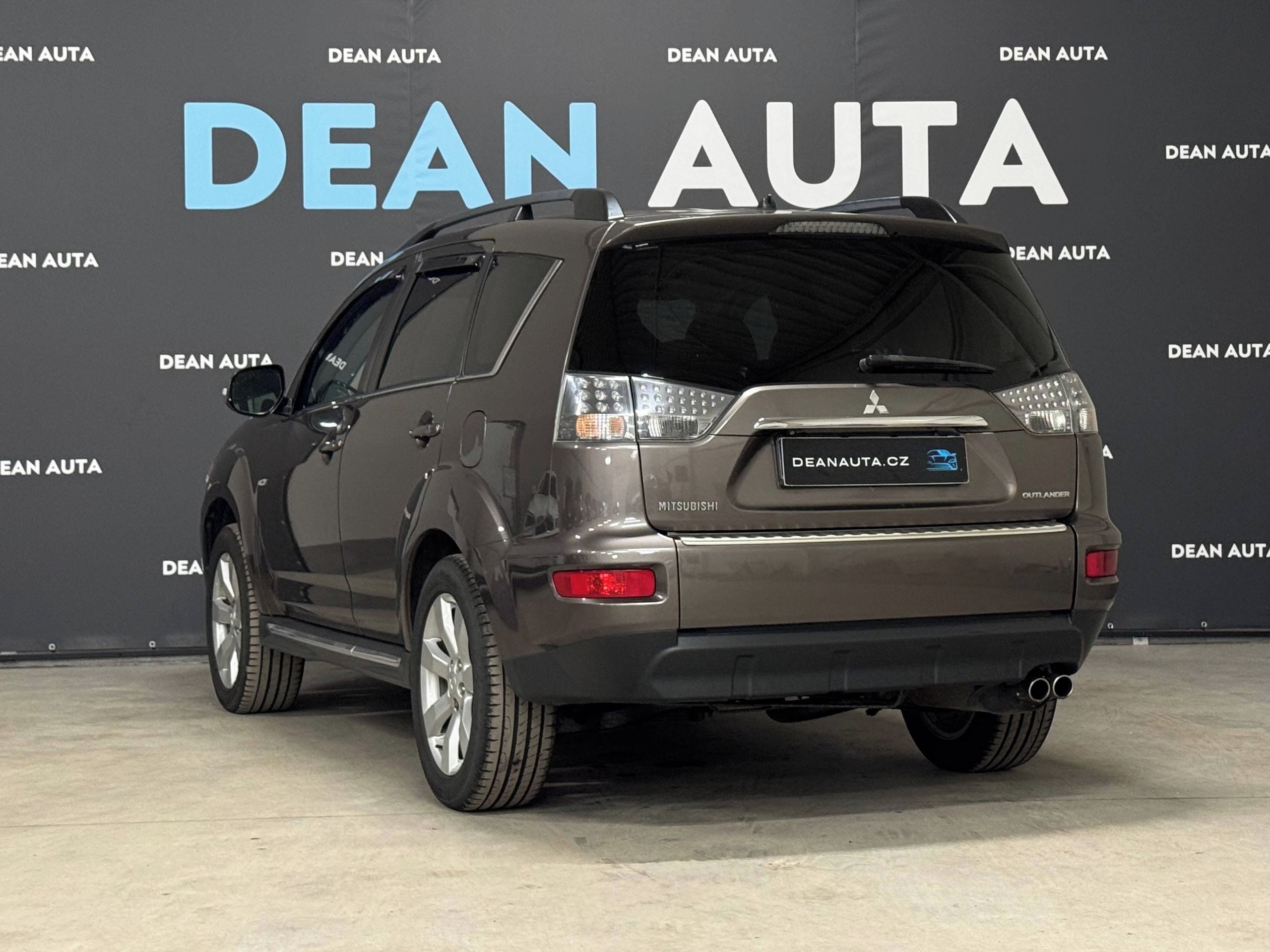 Mitsubishi Outlander, 2.2d 4x4, 7 míst, ČR, Rozvody - fotka 4