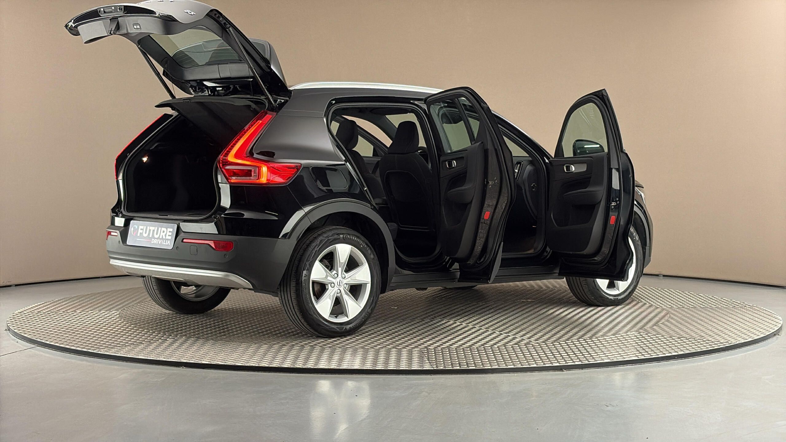Volvo XC40, 2.0 B3 AUT Core - fotka 6
