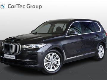 xDrive40i