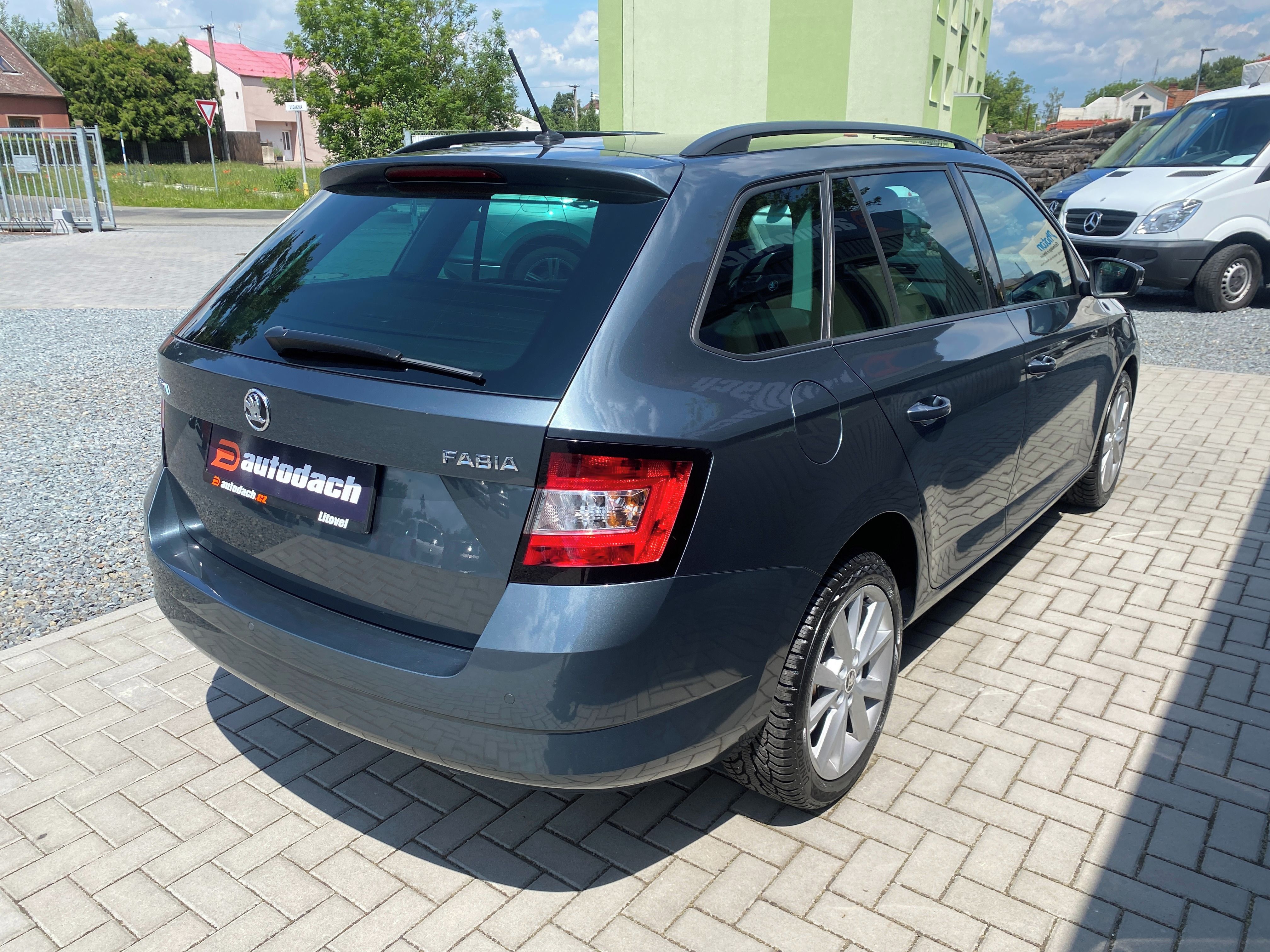 Škoda Fabia, 1.2 TSI 81kW -1xMAJ.-STYLE-LED - fotka 5