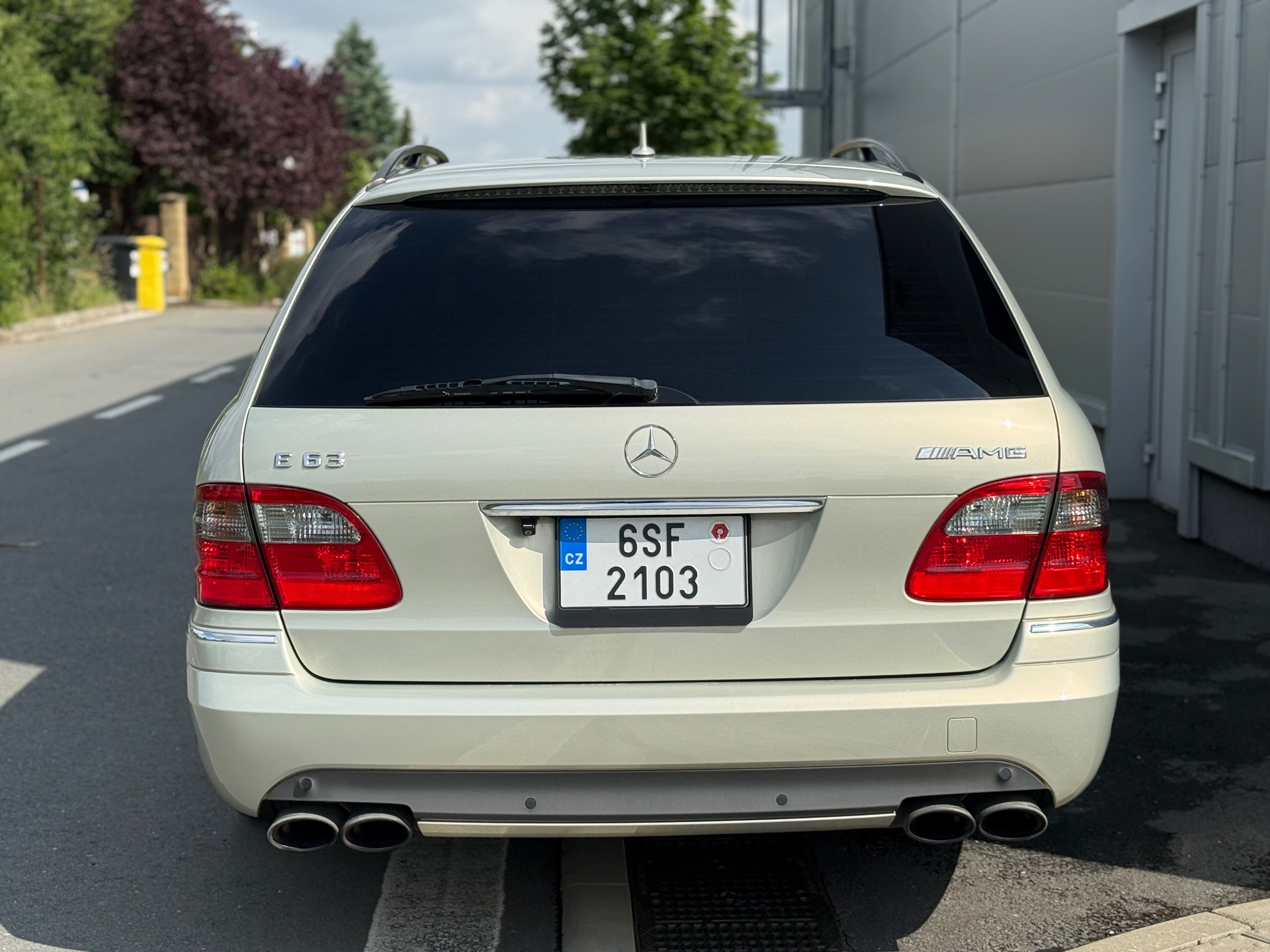 Mercedes-Benz Třídy E, E63 AMG, 6.3 V8, 378 kw, DPH - fotka 5