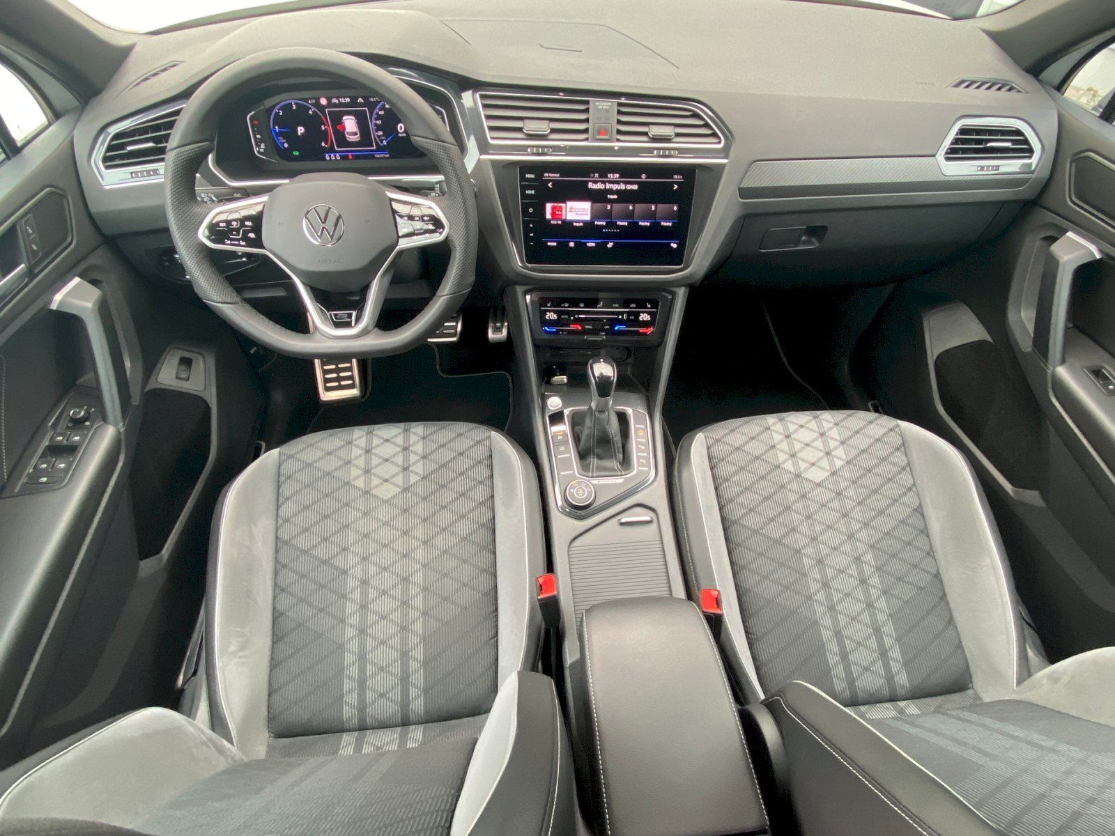 Volkswagen Tiguan, R-Line 2.0 TDI 147 kW 4Motion - fotka 5