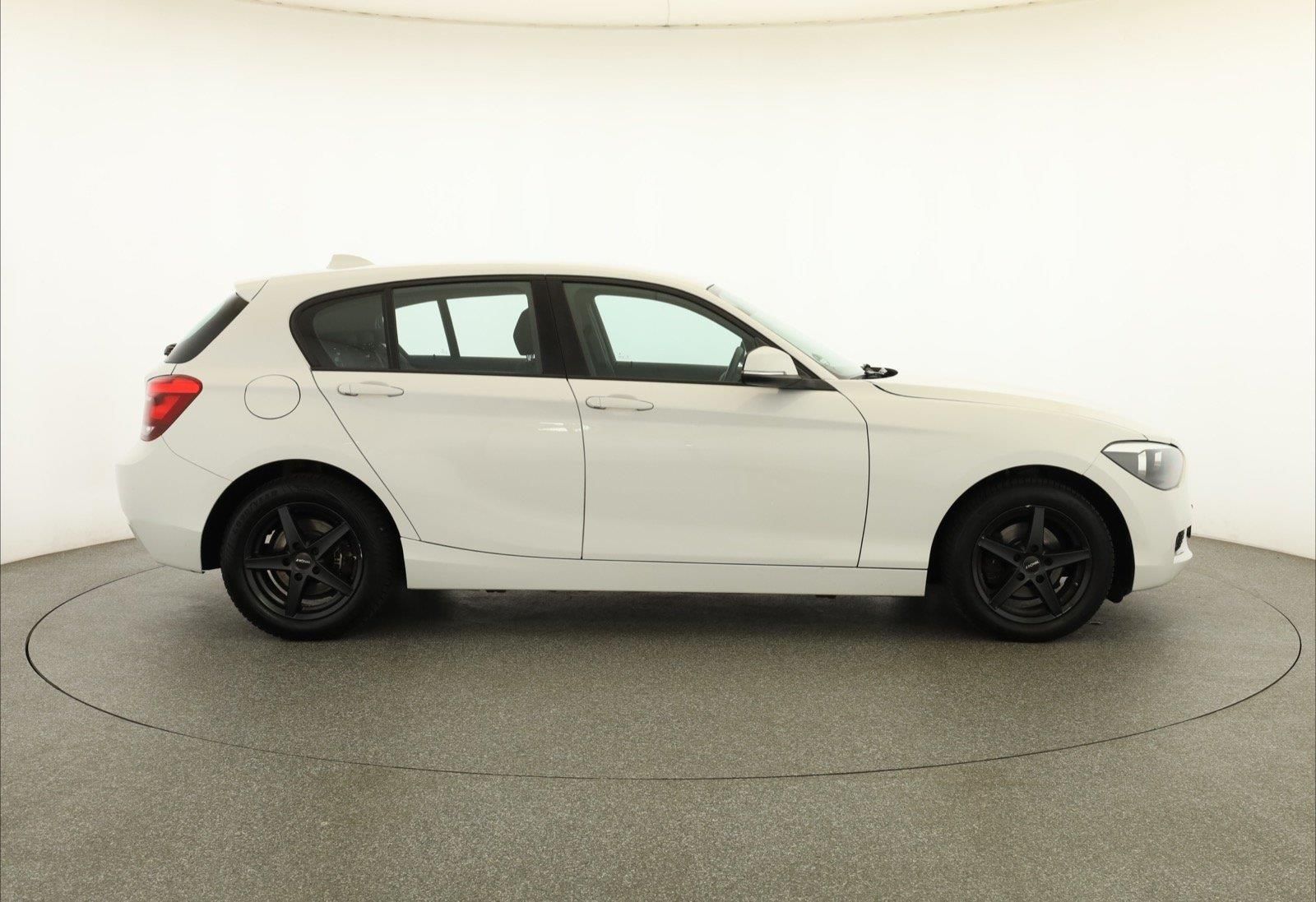 BMW Řada 1, 116d, Navi, Klima - fotka 6