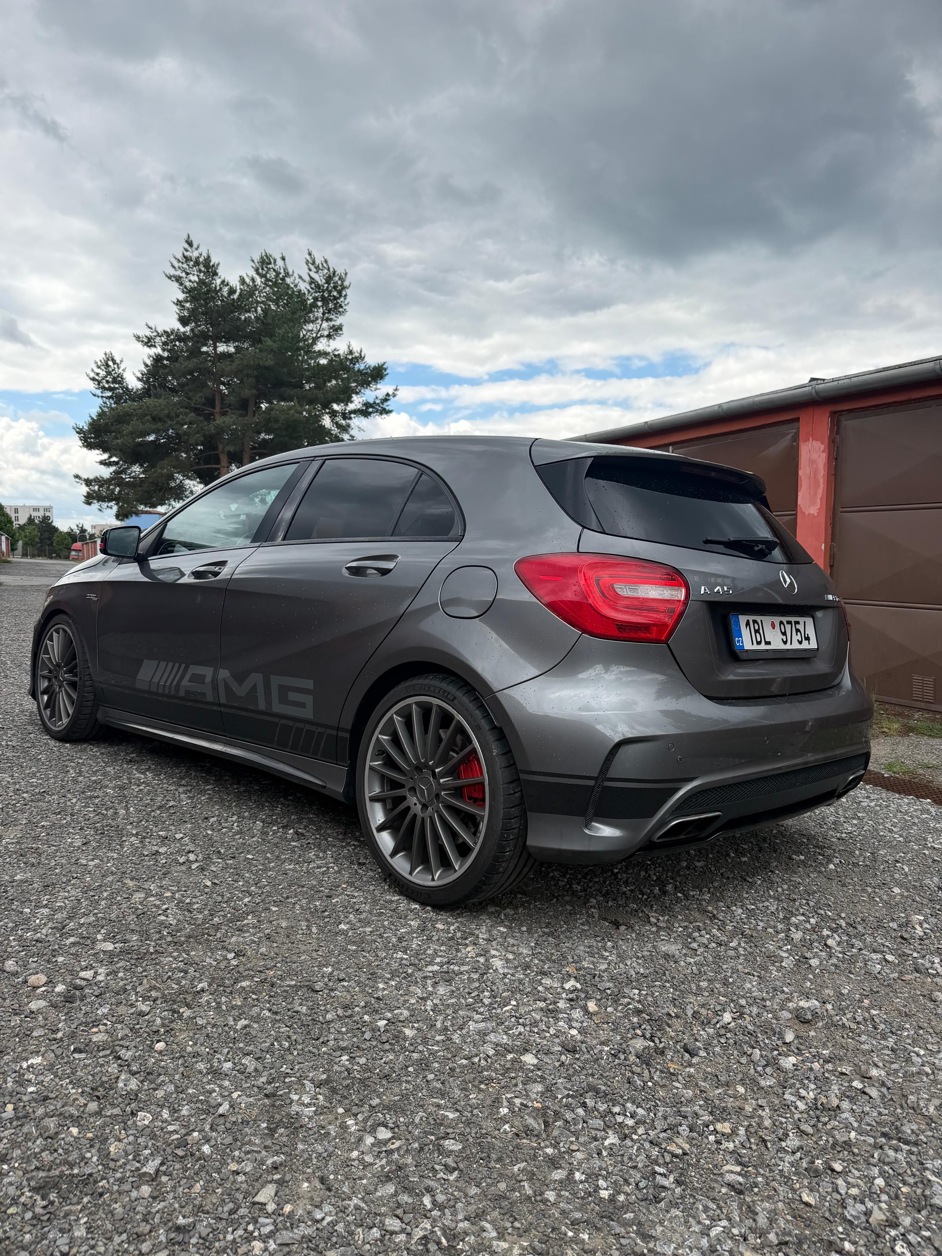 Mercedes-Benz Třídy A, Mercedes A45 AMG - fotka 4