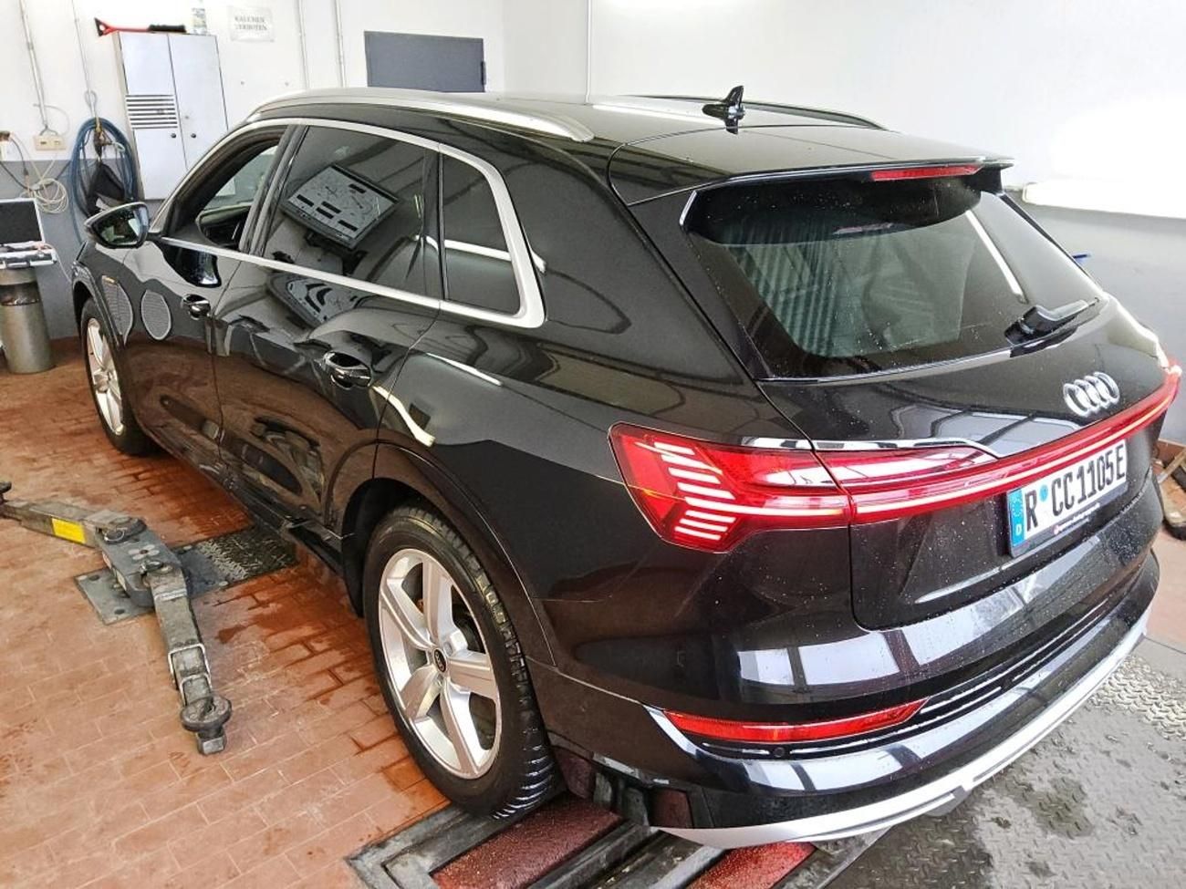 Audi e-tron, 55 QUATTRO 300kw S LINE SOH97% - fotka 2