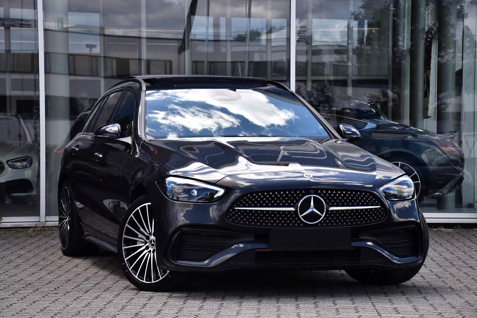Mercedes-Benz Třídy C, 300e AMG Pano HuD 360 Burm DIG - fotka 3