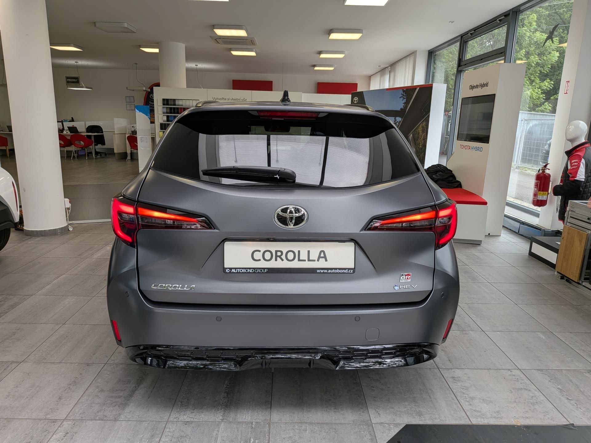 Toyota Corolla, 2,0 HEV GR SPORT JBL – MATNÁ Š - fotka 6