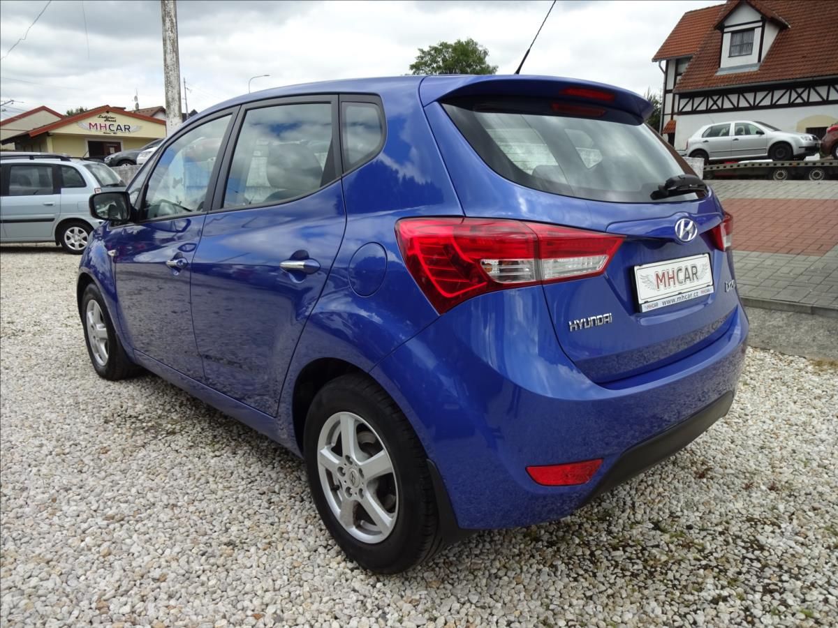 Hyundai ix20, 1,6 i 91kW 56 000km - fotka 5