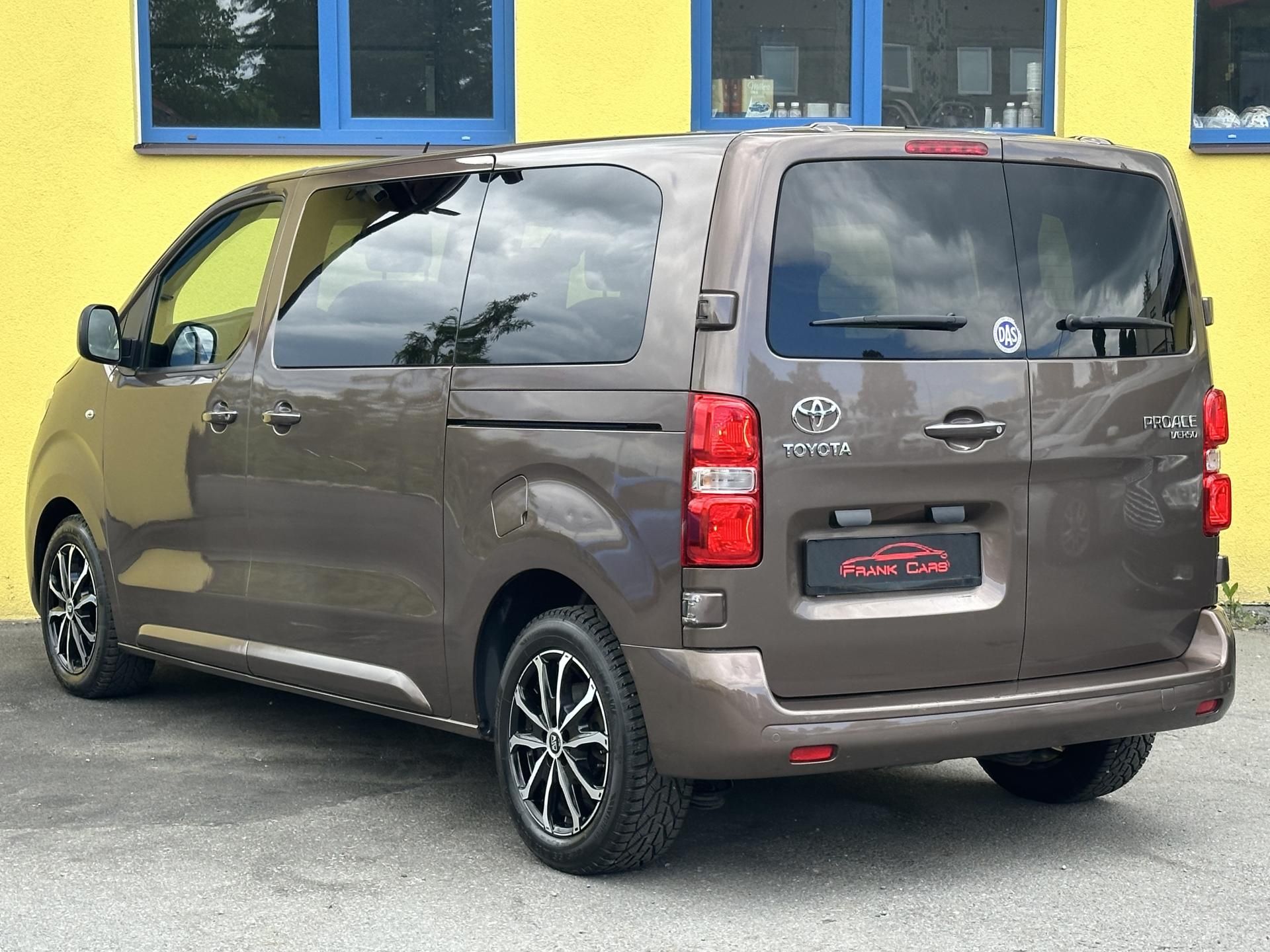 Toyota Proace, AUTOMAT 2.0/130kW ČR * 5.Míst - fotka 3