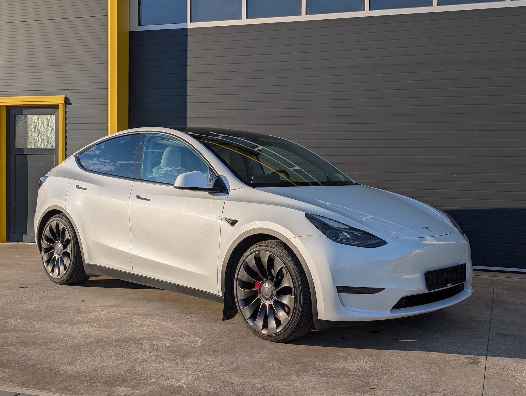 Tesla Model Y, Performance AWD, tažné, CZ - fotka 4