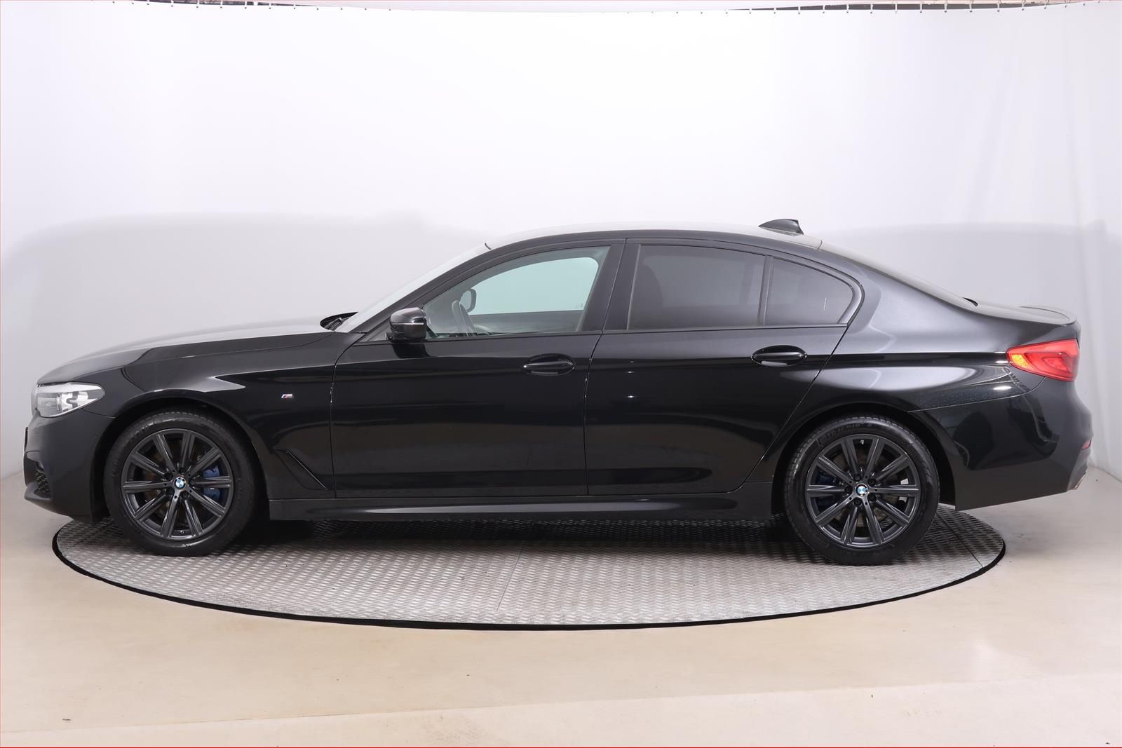 BMW Řada 5, 540i xDrive, M Sport, 4X4 - fotka 3