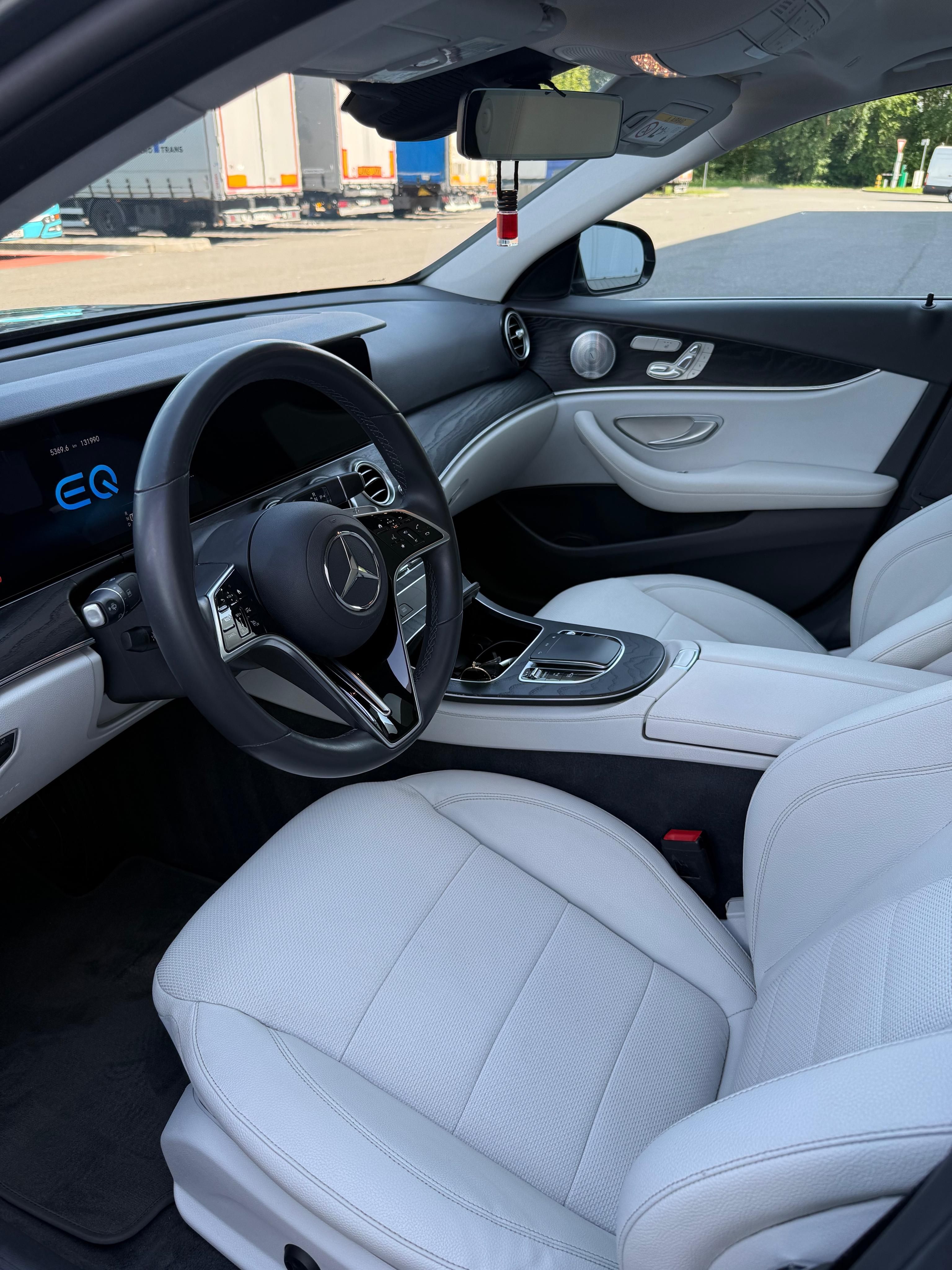 Mercedes-Benz Třídy E, Mercedes E300 de 4MATIC - fotka 6