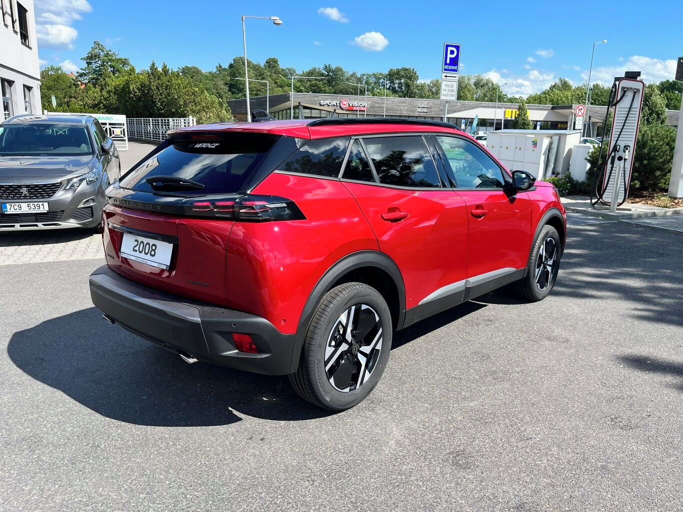 Peugeot 2008, ALLURE Hybrid 145 e-DCS6 - fotka 4