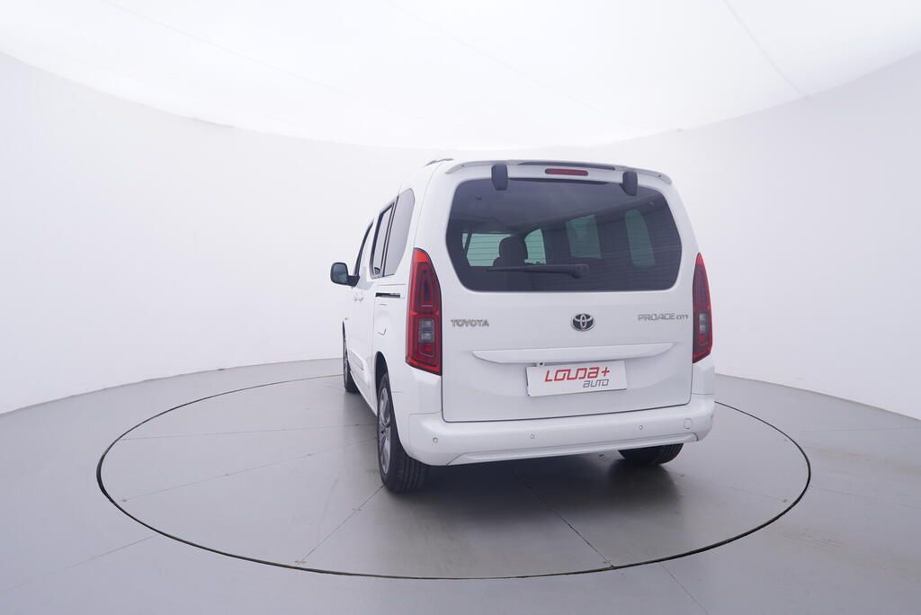 Toyota Proace City Verso, 1.5 D4-D 96 kW - fotka 4