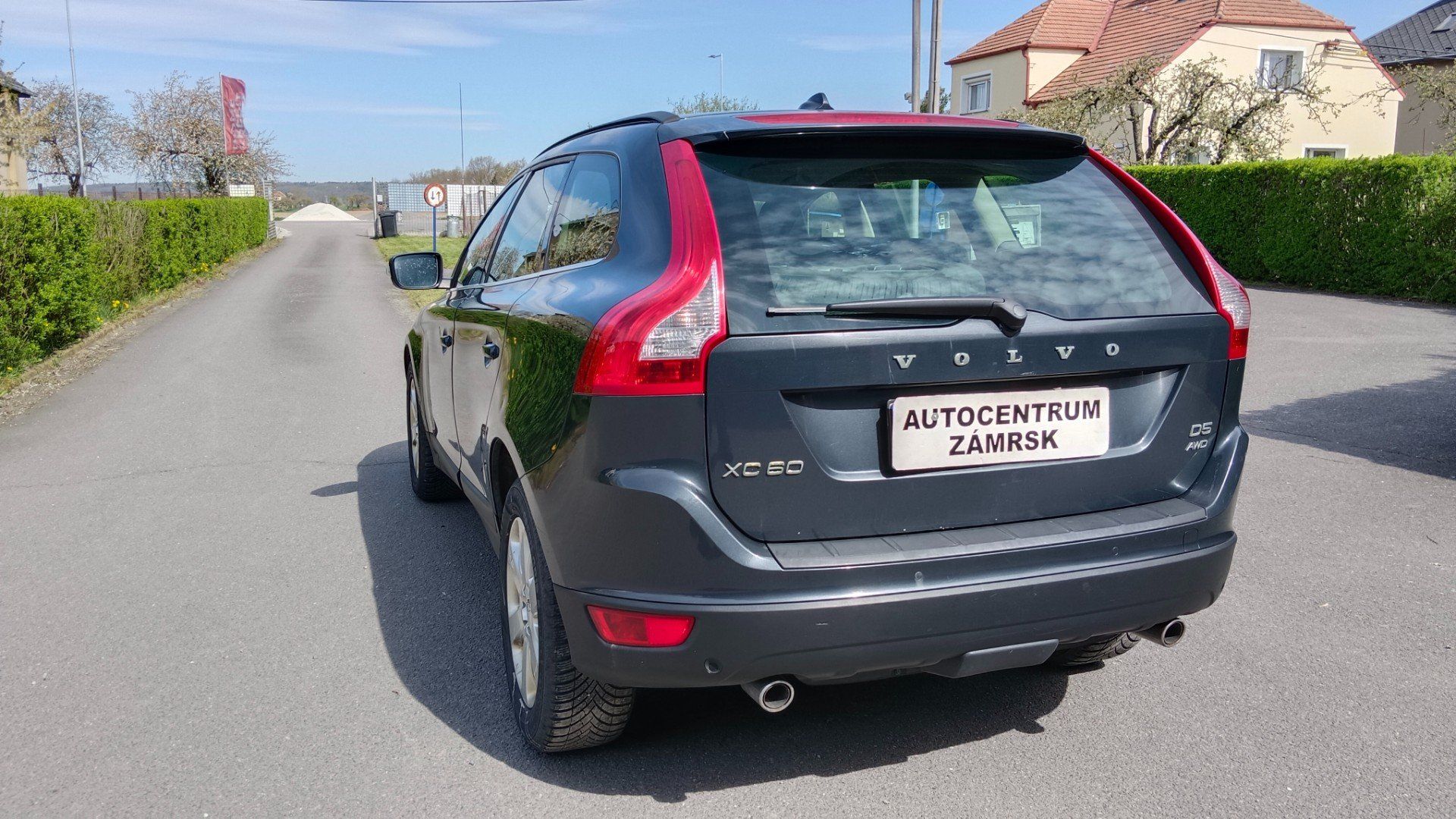 Volvo XC60, 2.4 D5 AWD 158 KW - fotka 3