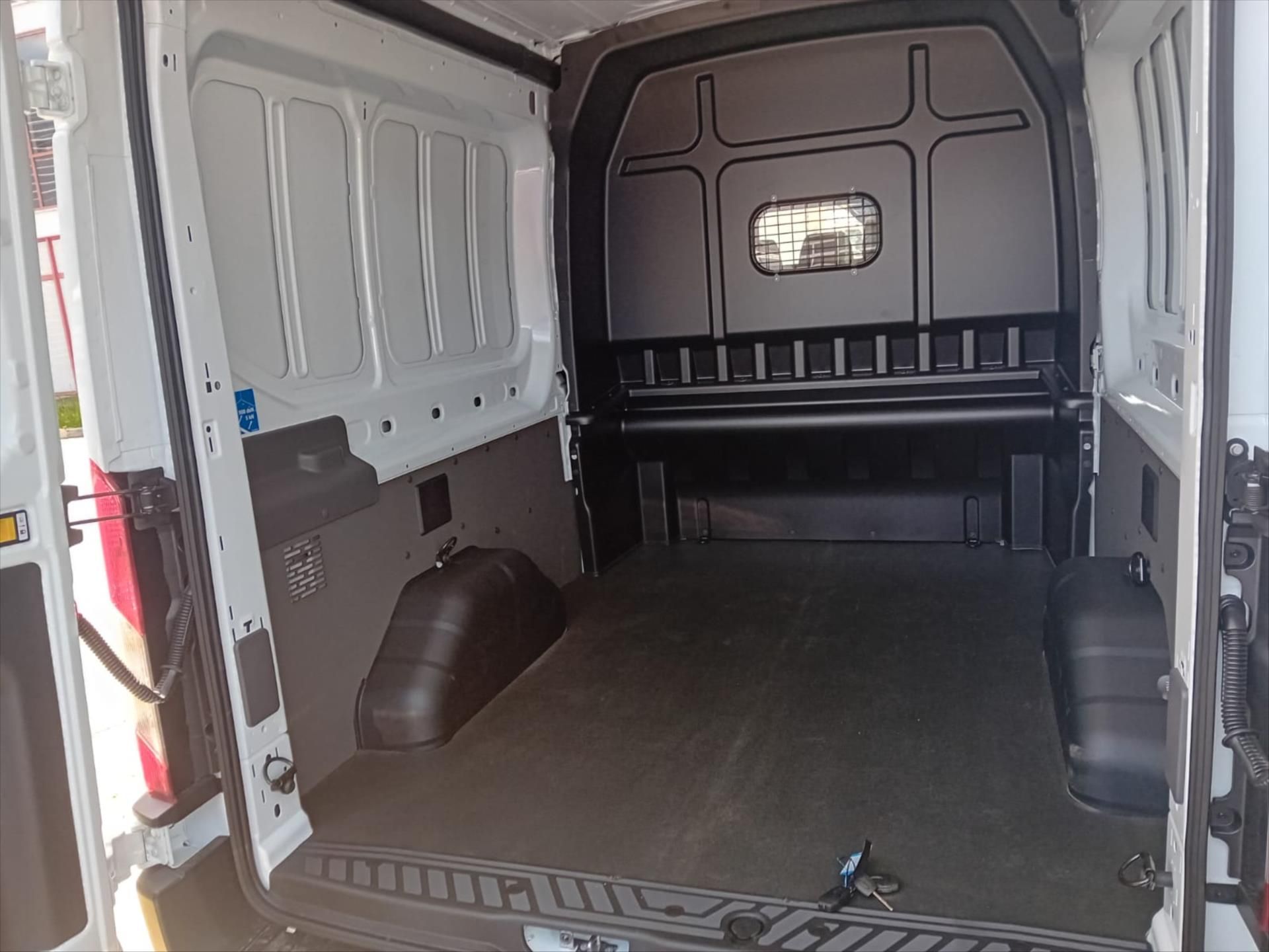 Ford Transit, 2,0 EcoBlue 96 kW/130 k  DCIV - fotka 5